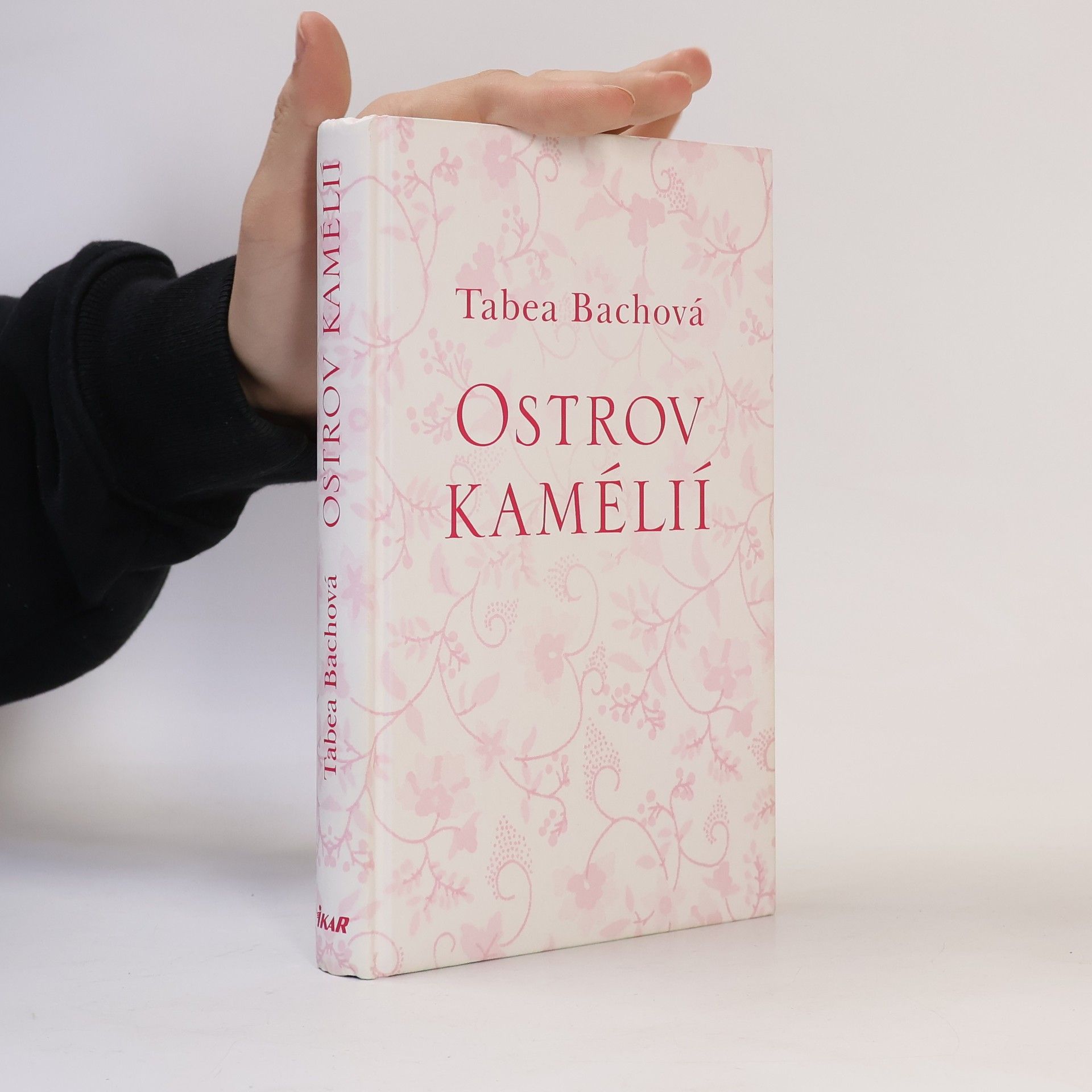 Tabea Bach Ostrov kamélií