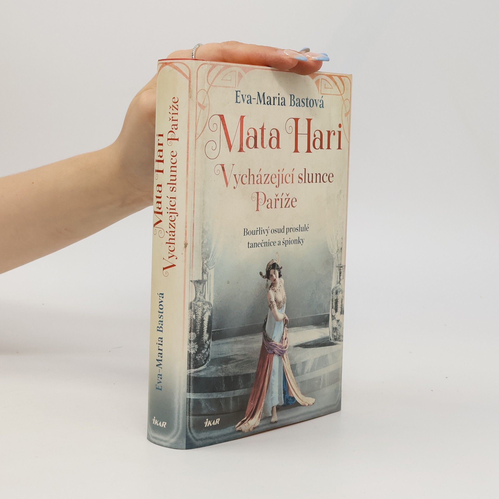 Eva-Maria Bast Mata Hari. vycházející slunce Paříže
