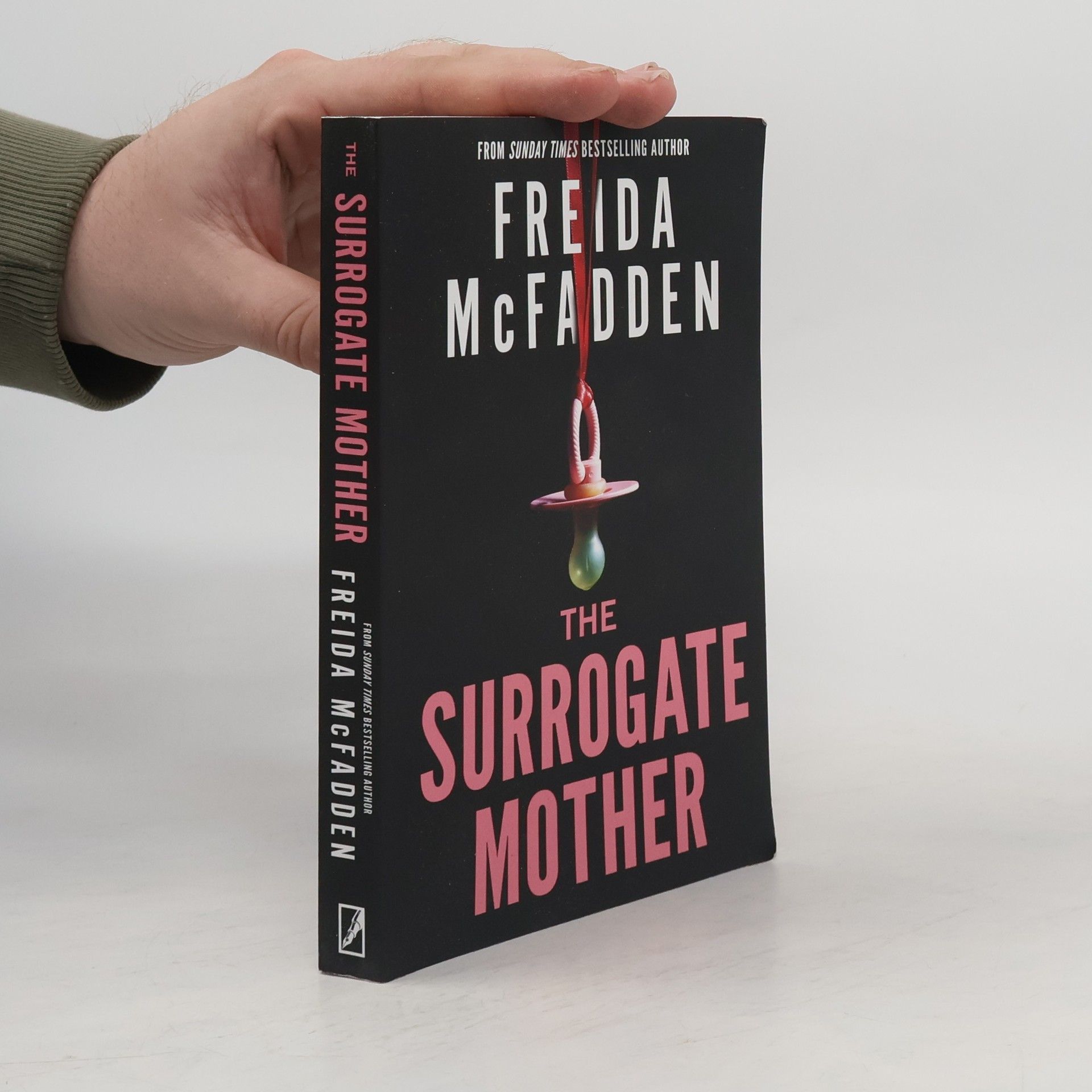 Freida McFaddenová The Surrogate Mother