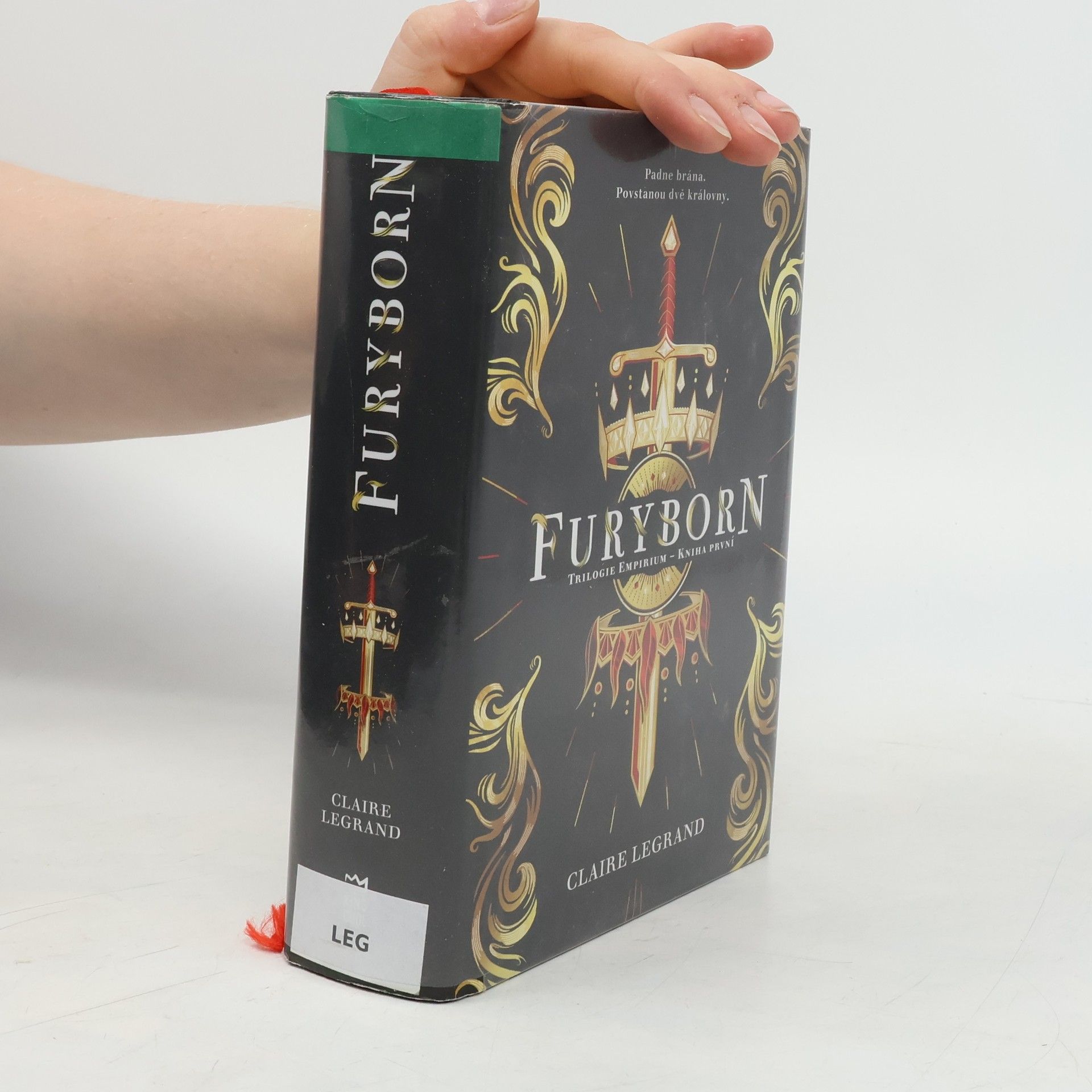 Claire Le Grand Furyborn. Trilogie Empirium - kniha první