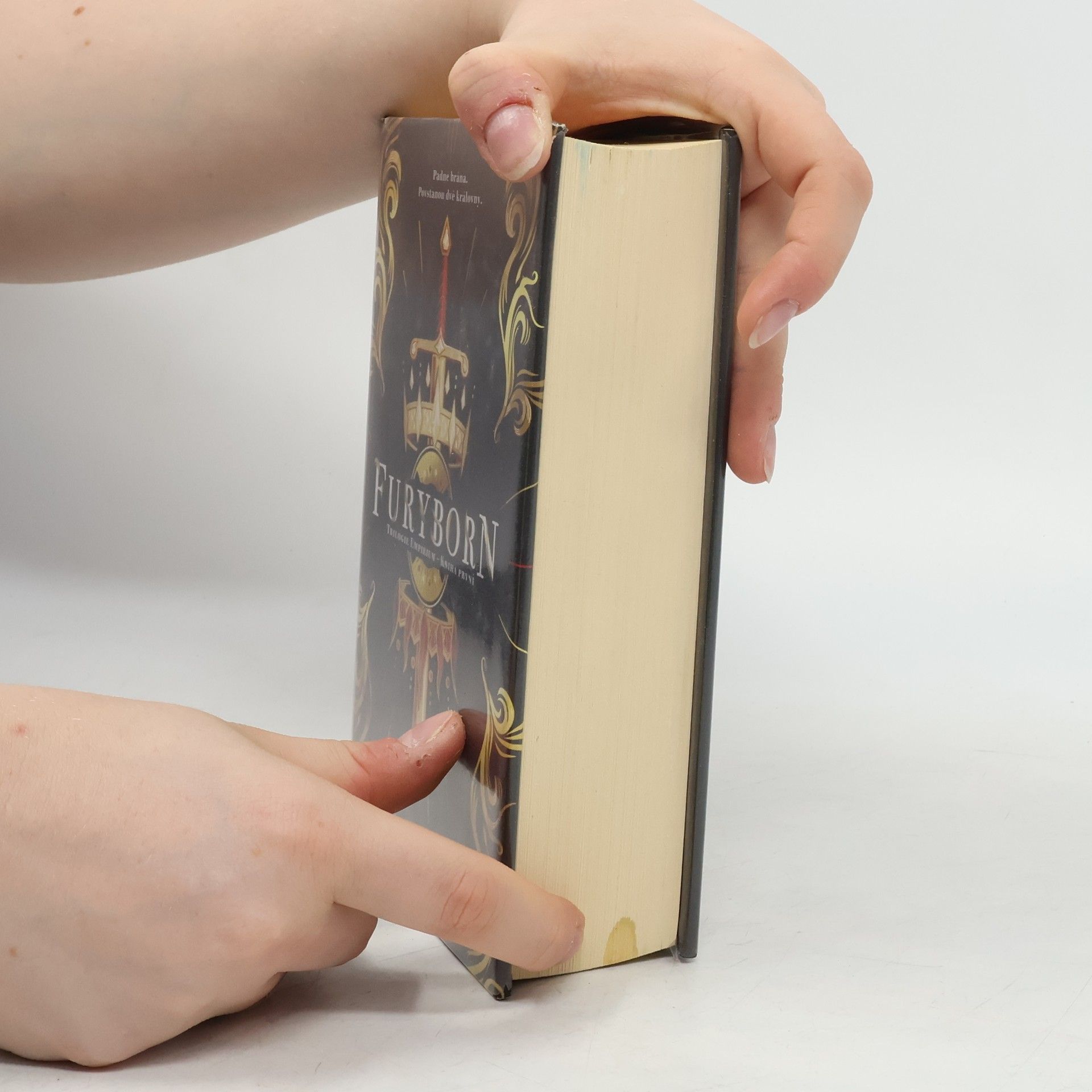 Claire Le Grand Furyborn. Trilogie Empirium - kniha první