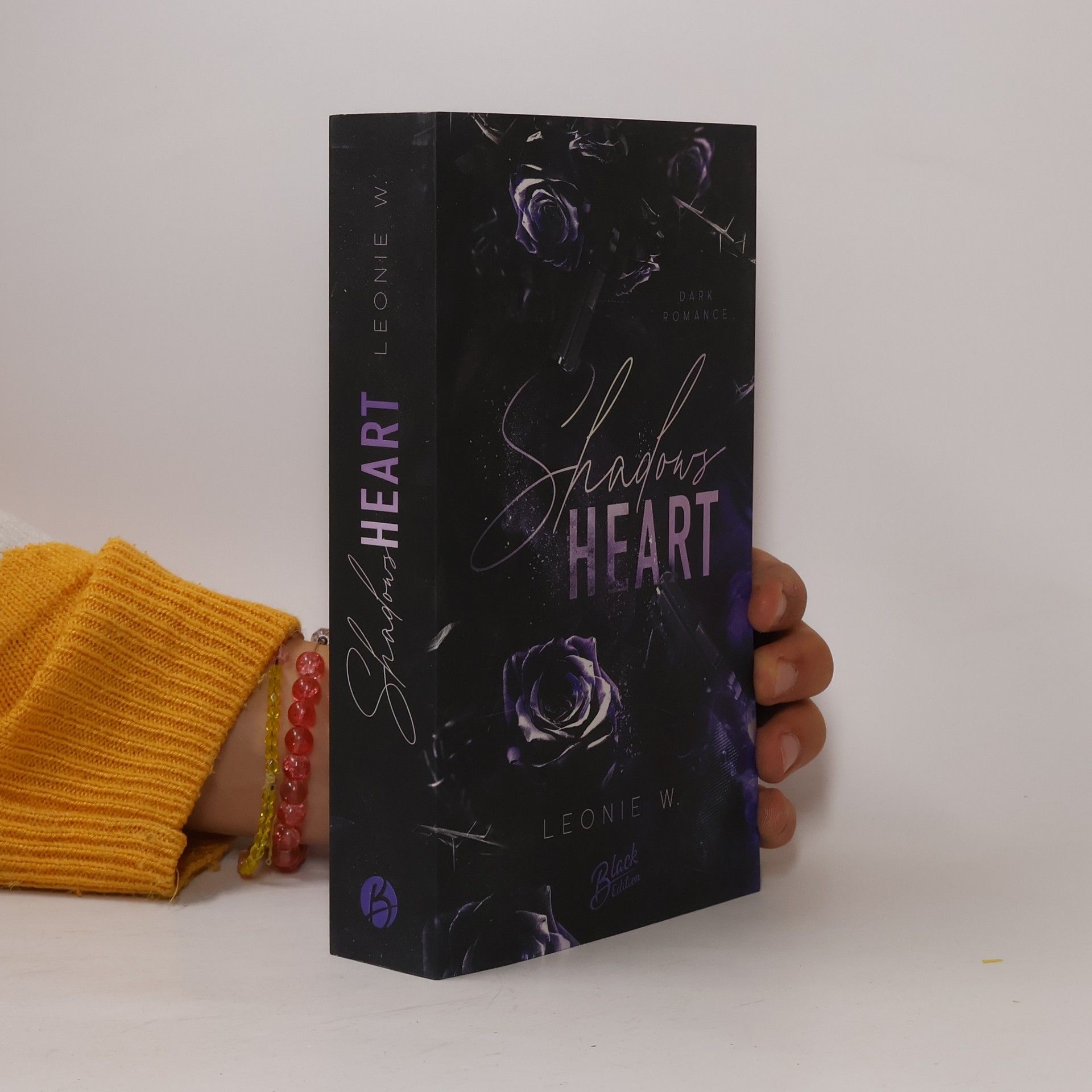 Leonie W. Shadow's Heart