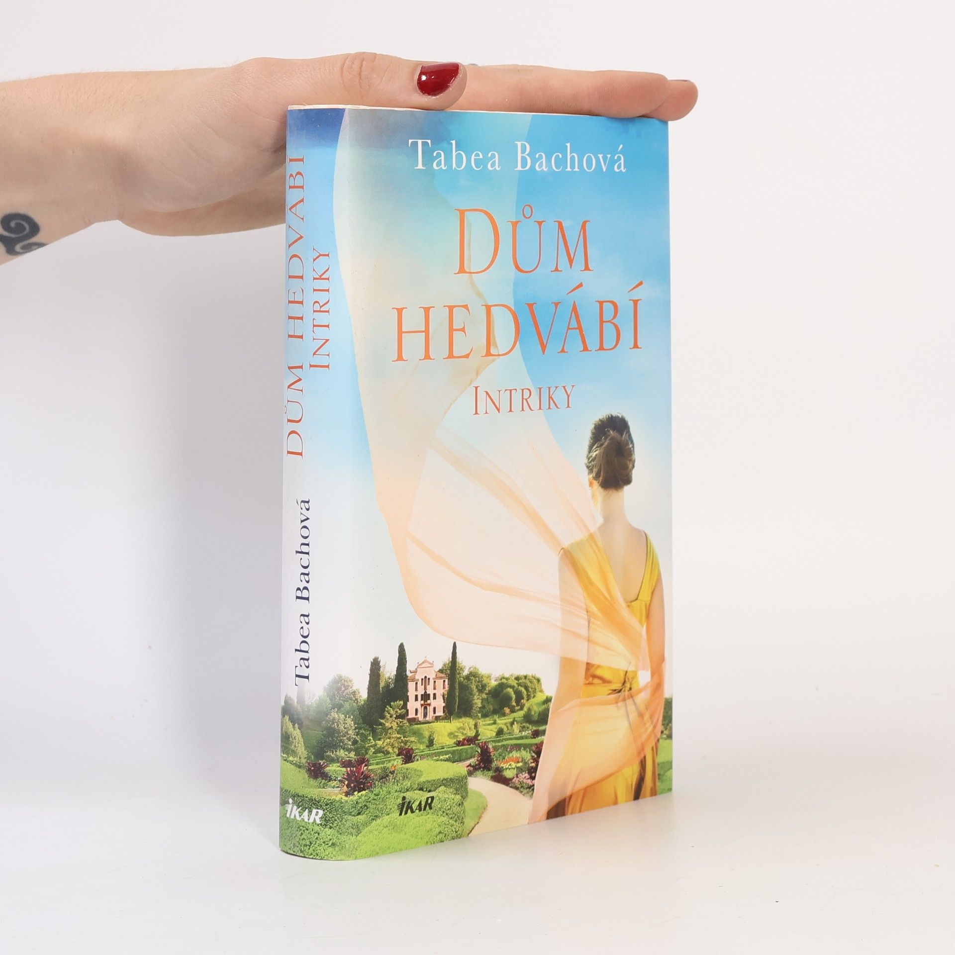 Tabea Bach Dům hedvábí : Intriky