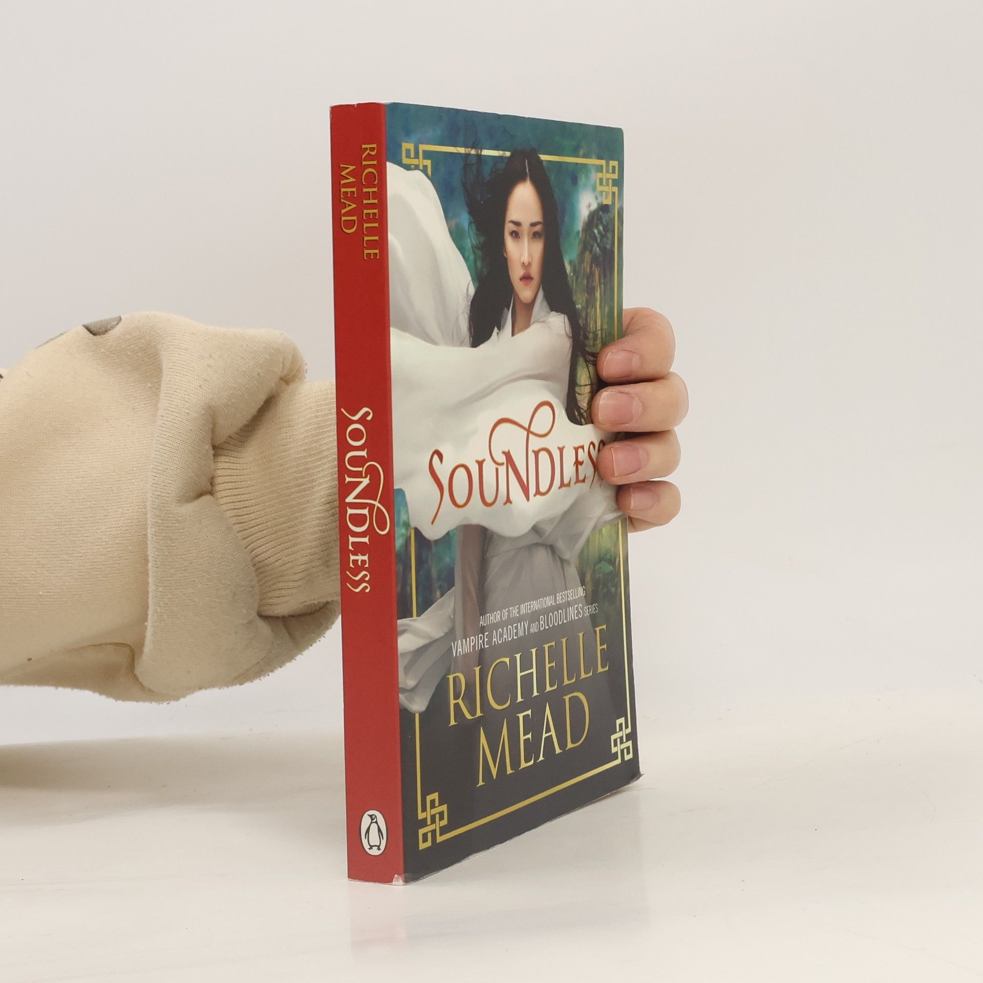 Richelle Mead Soundless