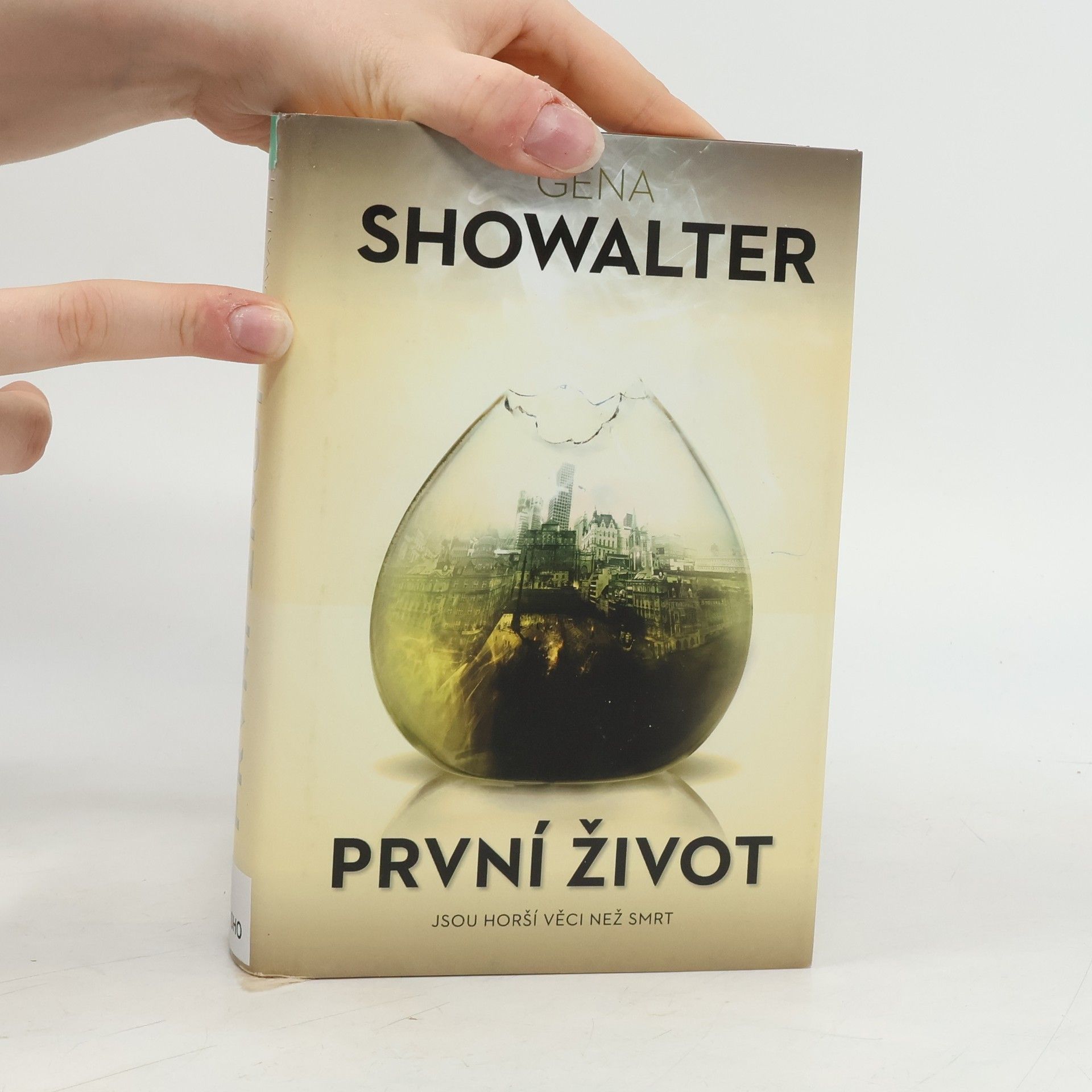 Gena Showalter První život