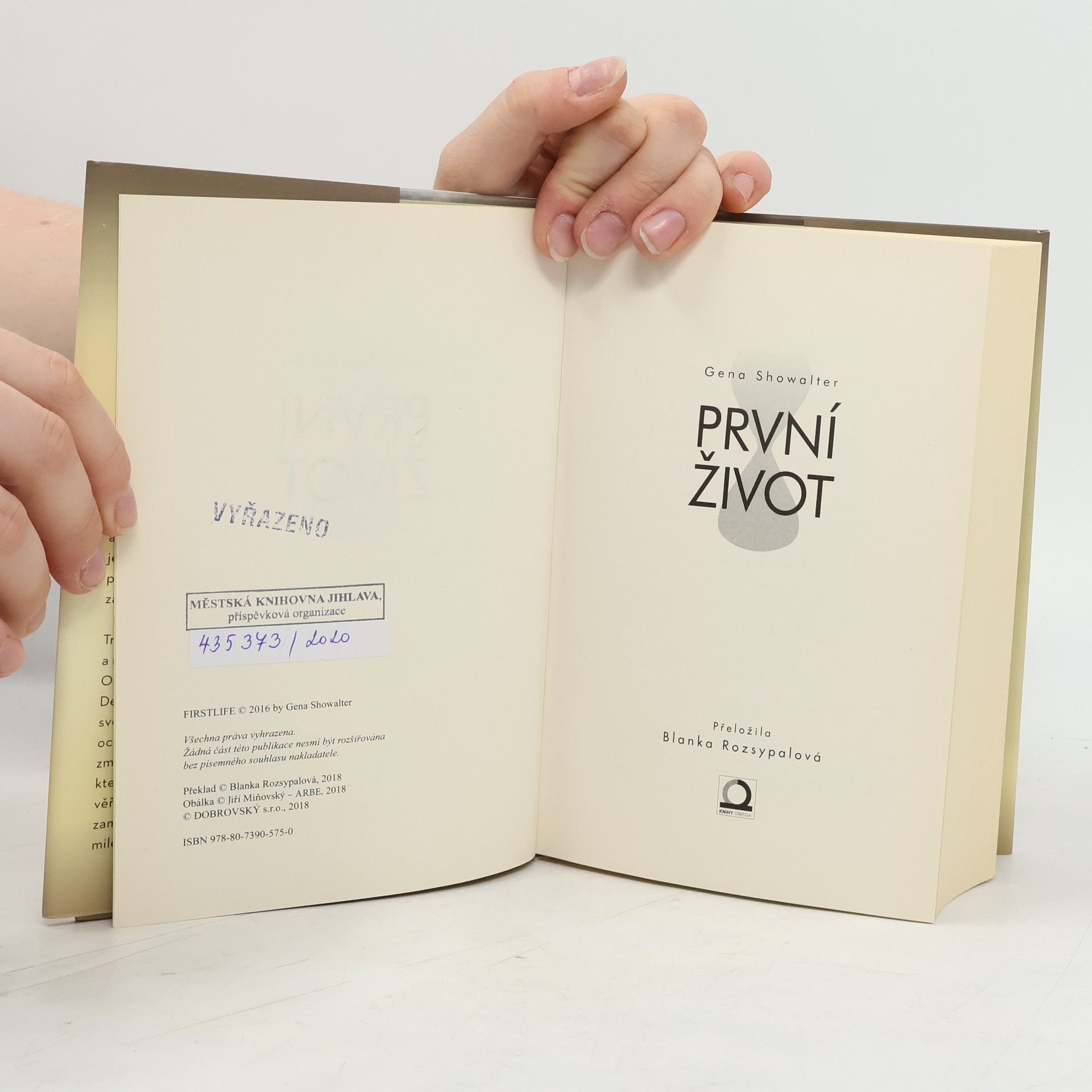 Gena Showalter První život
