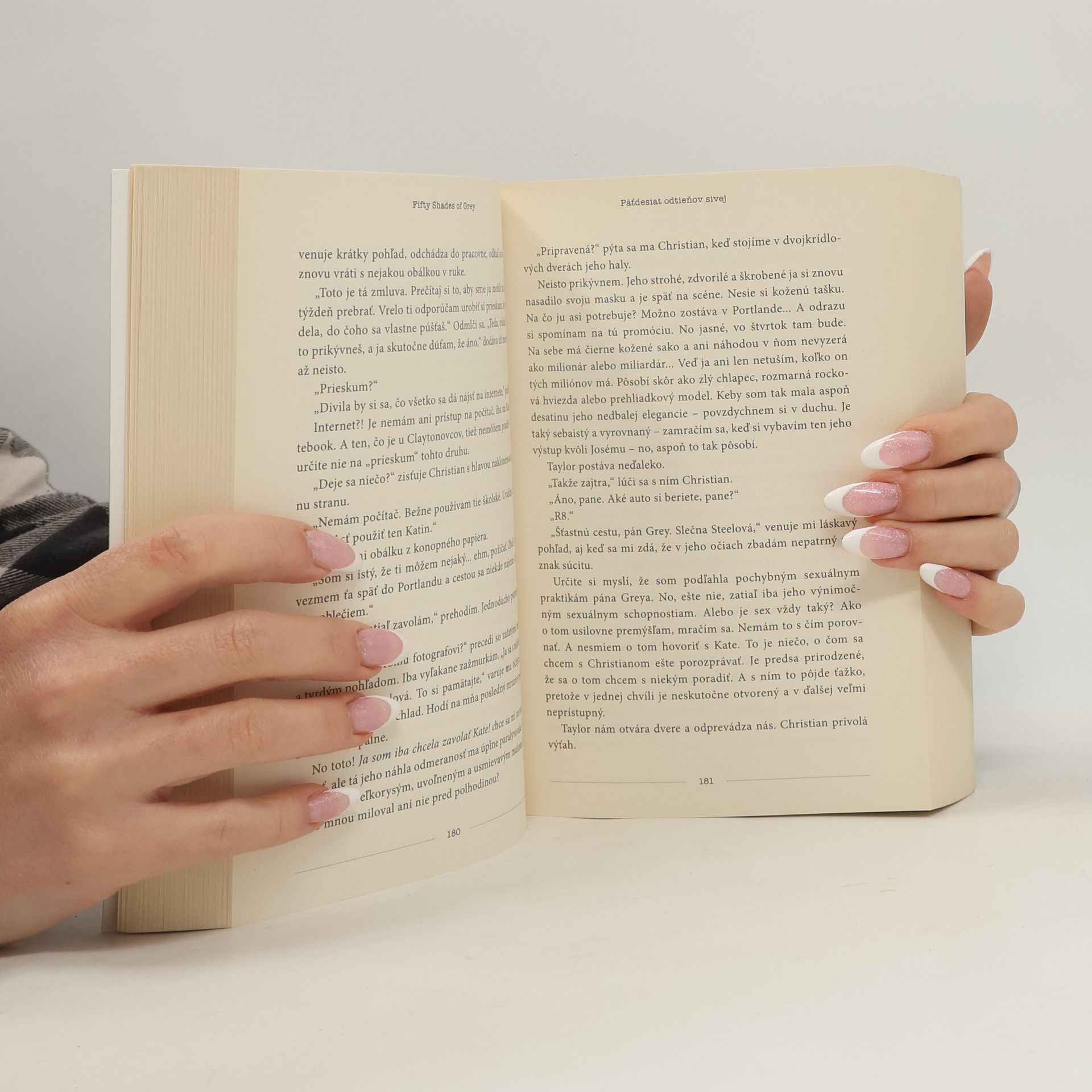 E. L. James Päťdesiat odtieňov sivej