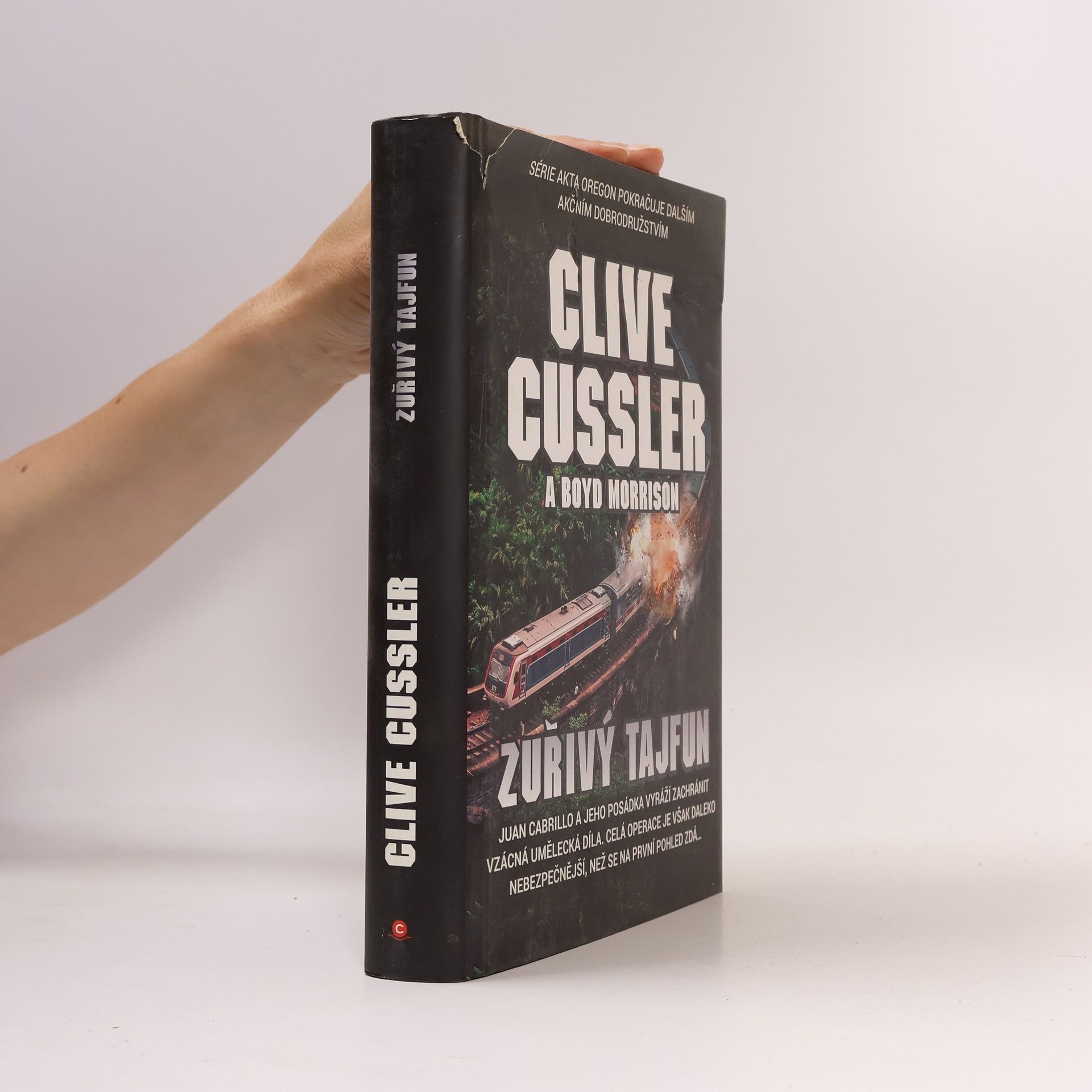 Clive Cussler Zuřivý tajfun
