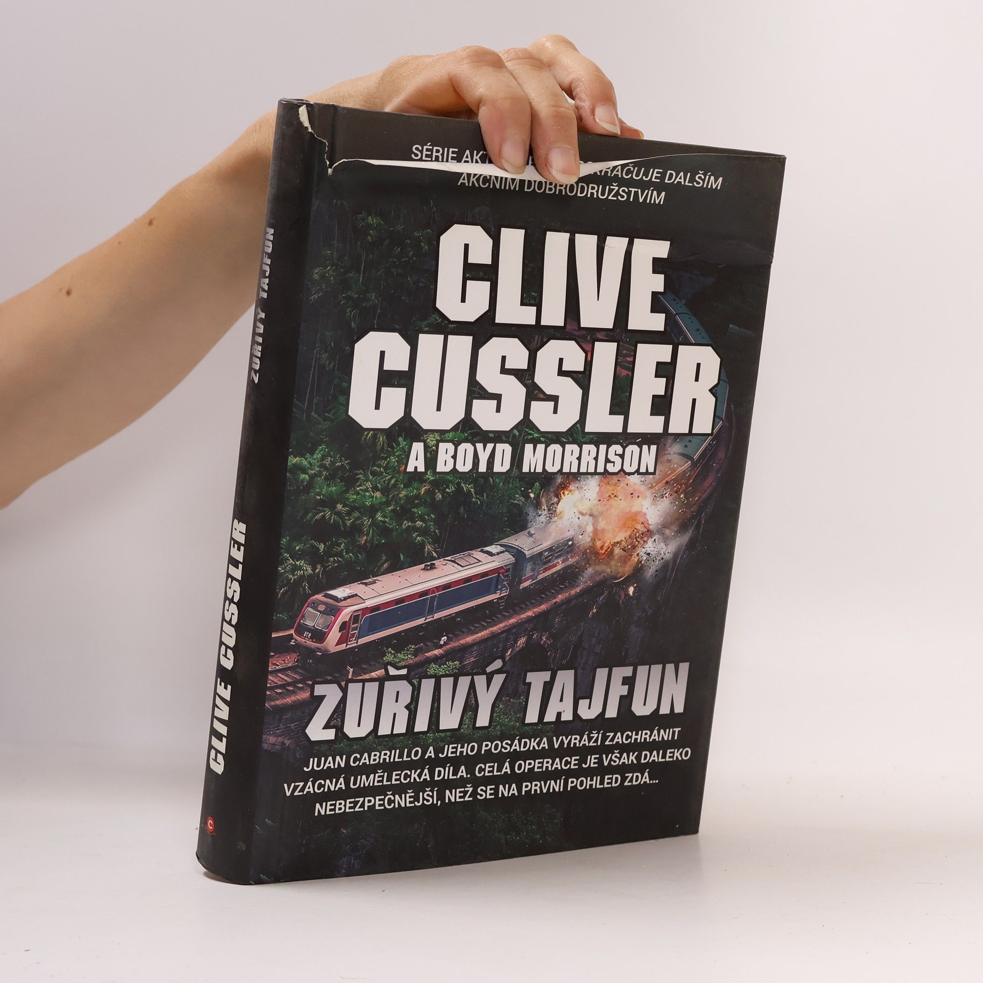 Clive Cussler Zuřivý tajfun