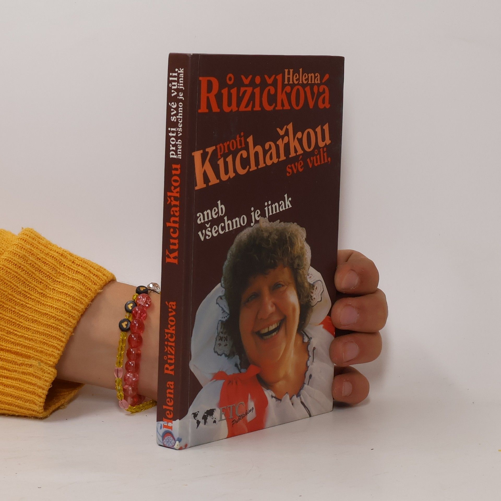 Helena Růžičková Kuchařkou proti své vůli, aneb, Všechno je jinak : recepty, rady, nápady, vzpomínky, úsměvy