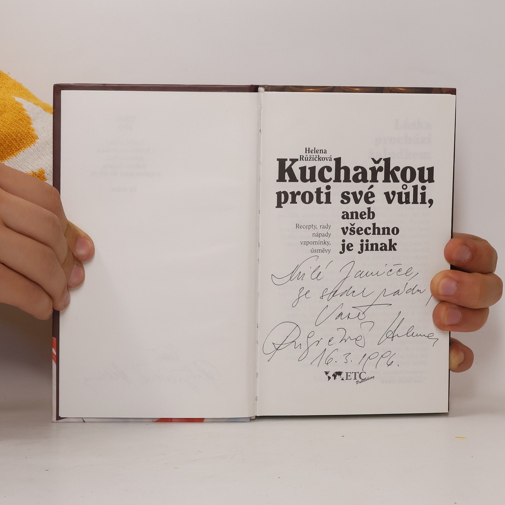 Helena Růžičková Kuchařkou proti své vůli, aneb, Všechno je jinak : recepty, rady, nápady, vzpomínky, úsměvy