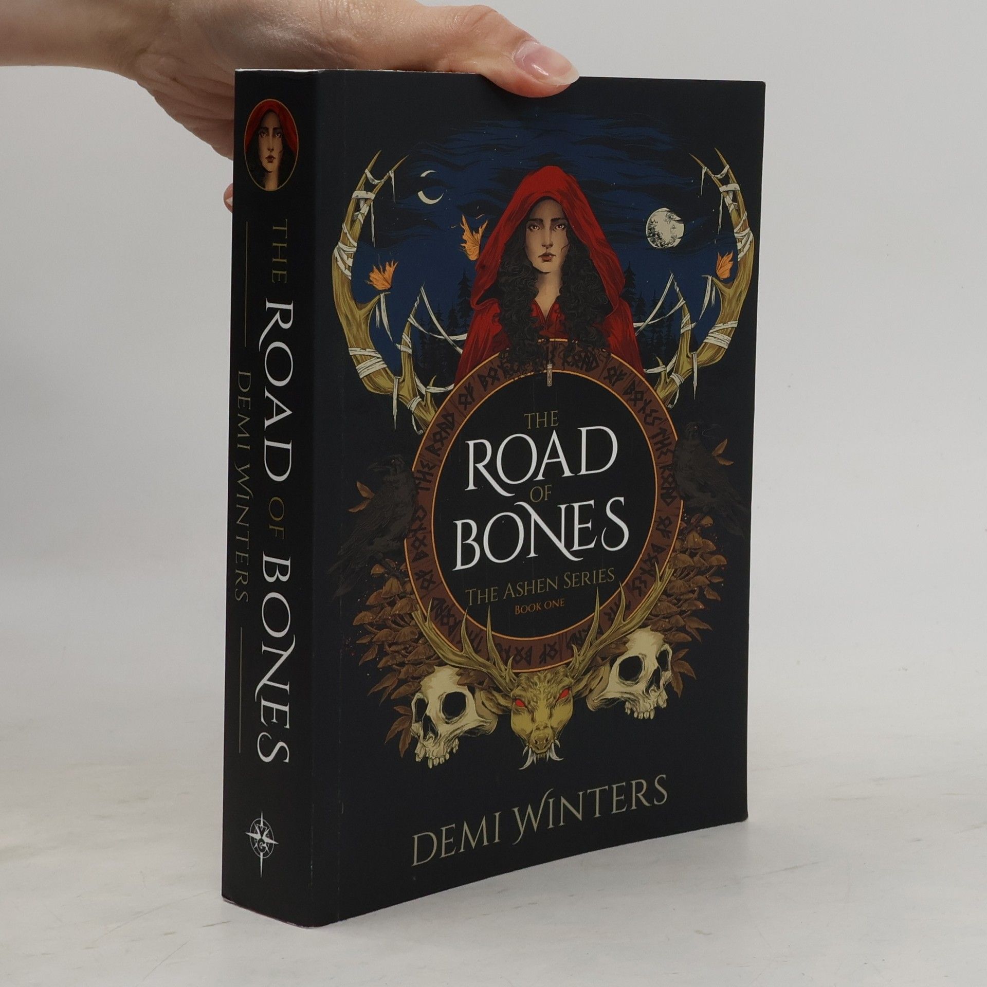 Demi Winters The Ashen Series - 1: Road of Bones
