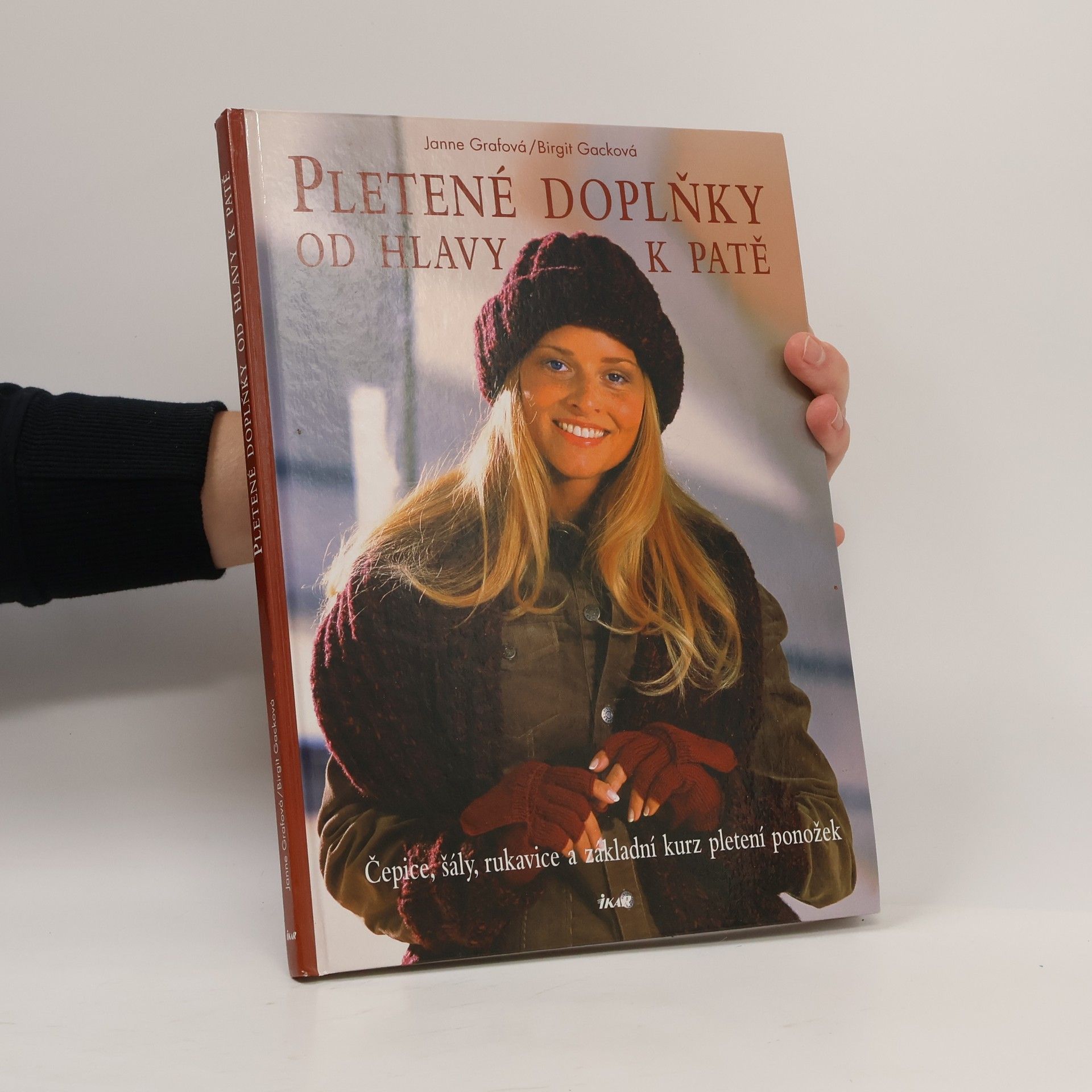 Janne Graf Pletené doplňky od hlavy k patě