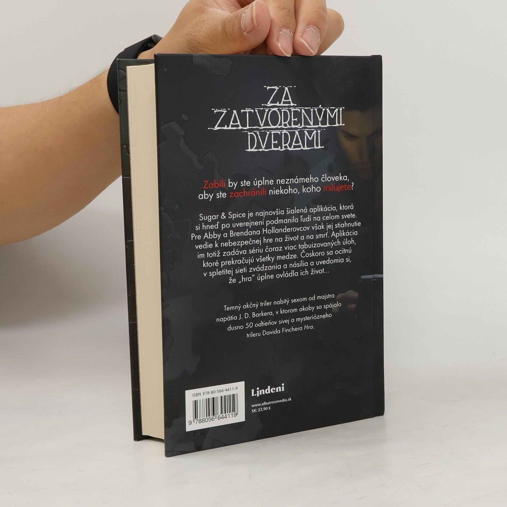 J. D. Barker Za zatvorenými dverami