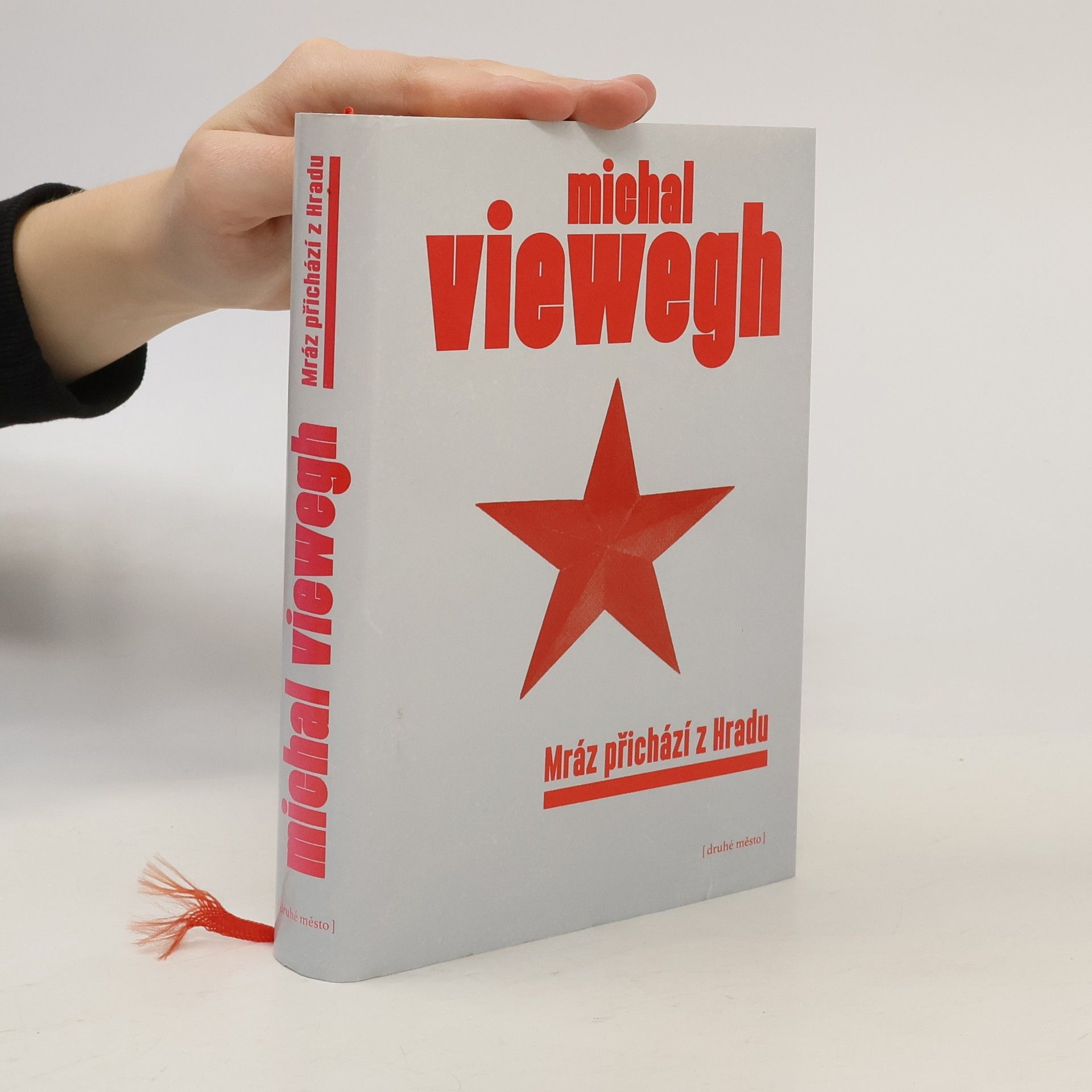 Michal Viewegh Mráz přichází z Hradu