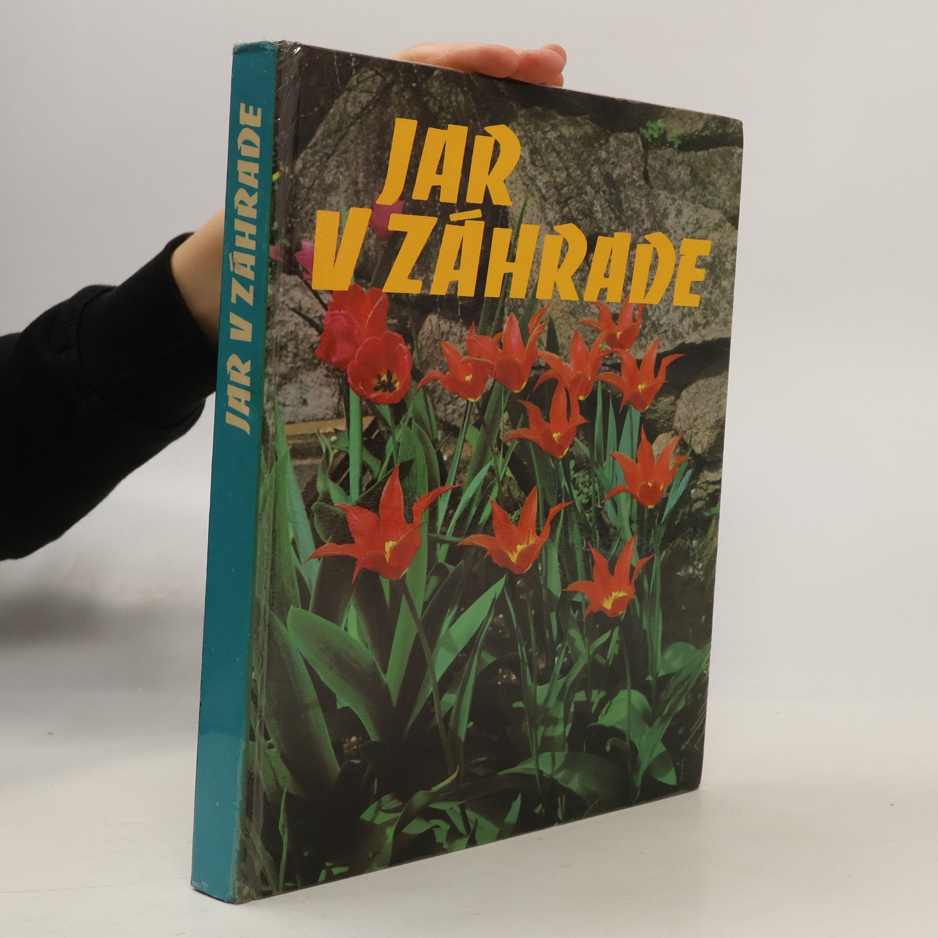 Eva Braun Jar v záhrade
