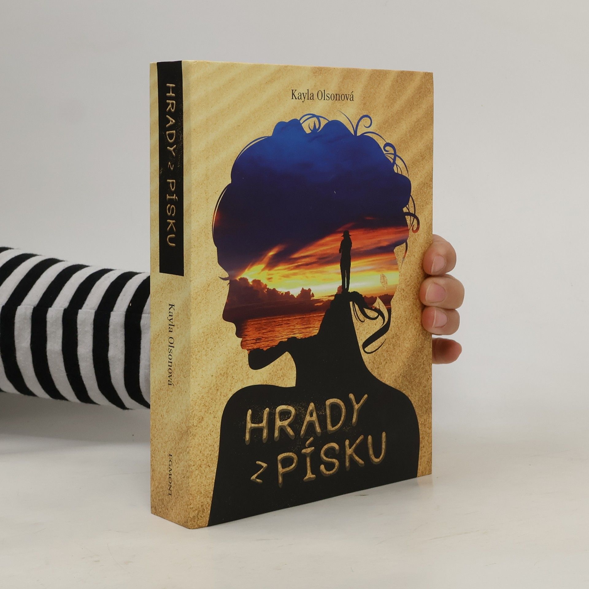 Kayla Olson Hrady z písku