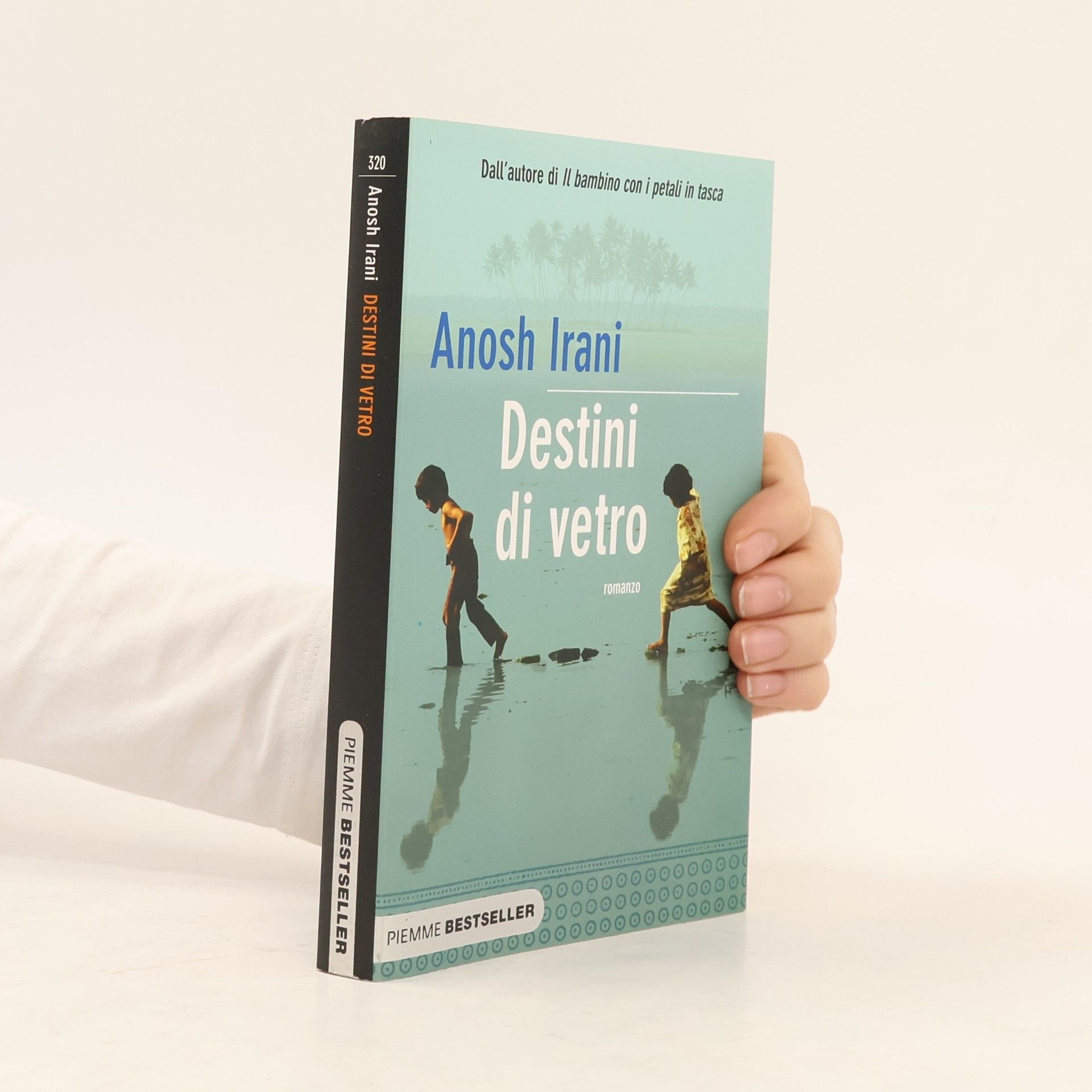 Velia Februari Destini di vetro