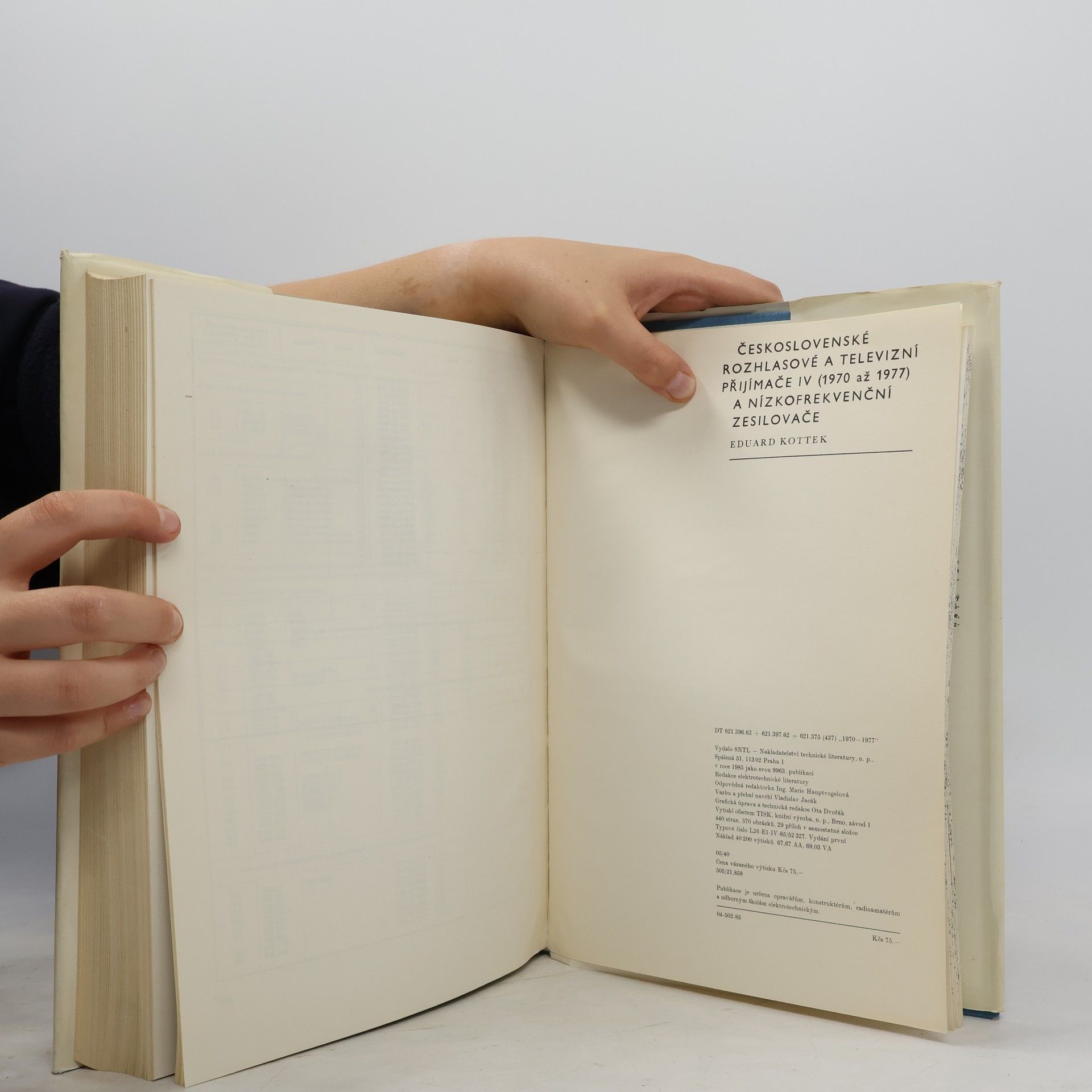 Eduard Kottek Československé rozhlasové a televizní přijímače IV (1970 - 1977) a nízkofrekvenční zesilovače
