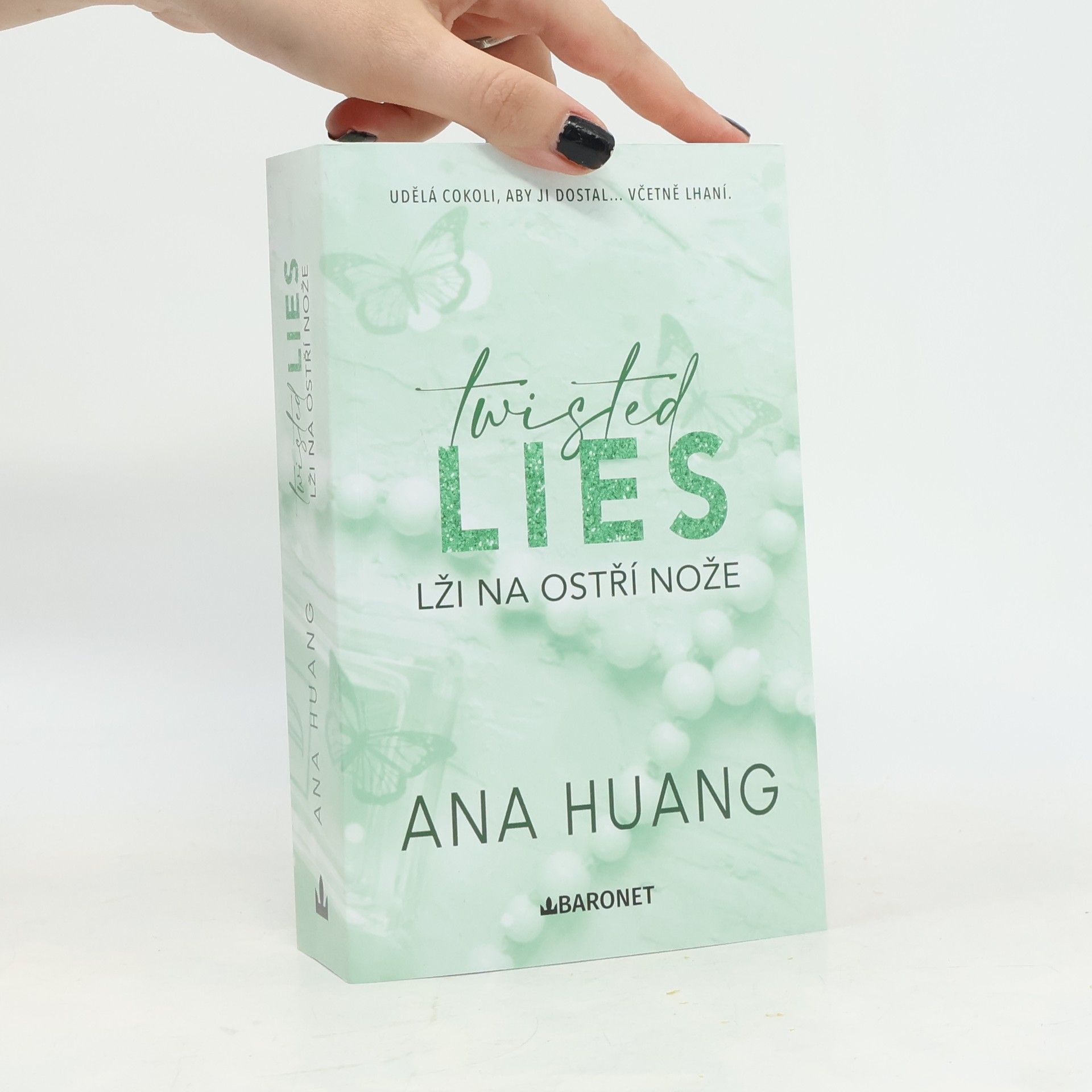 Ana Huang Twisted Lies. Lži na ostří nože