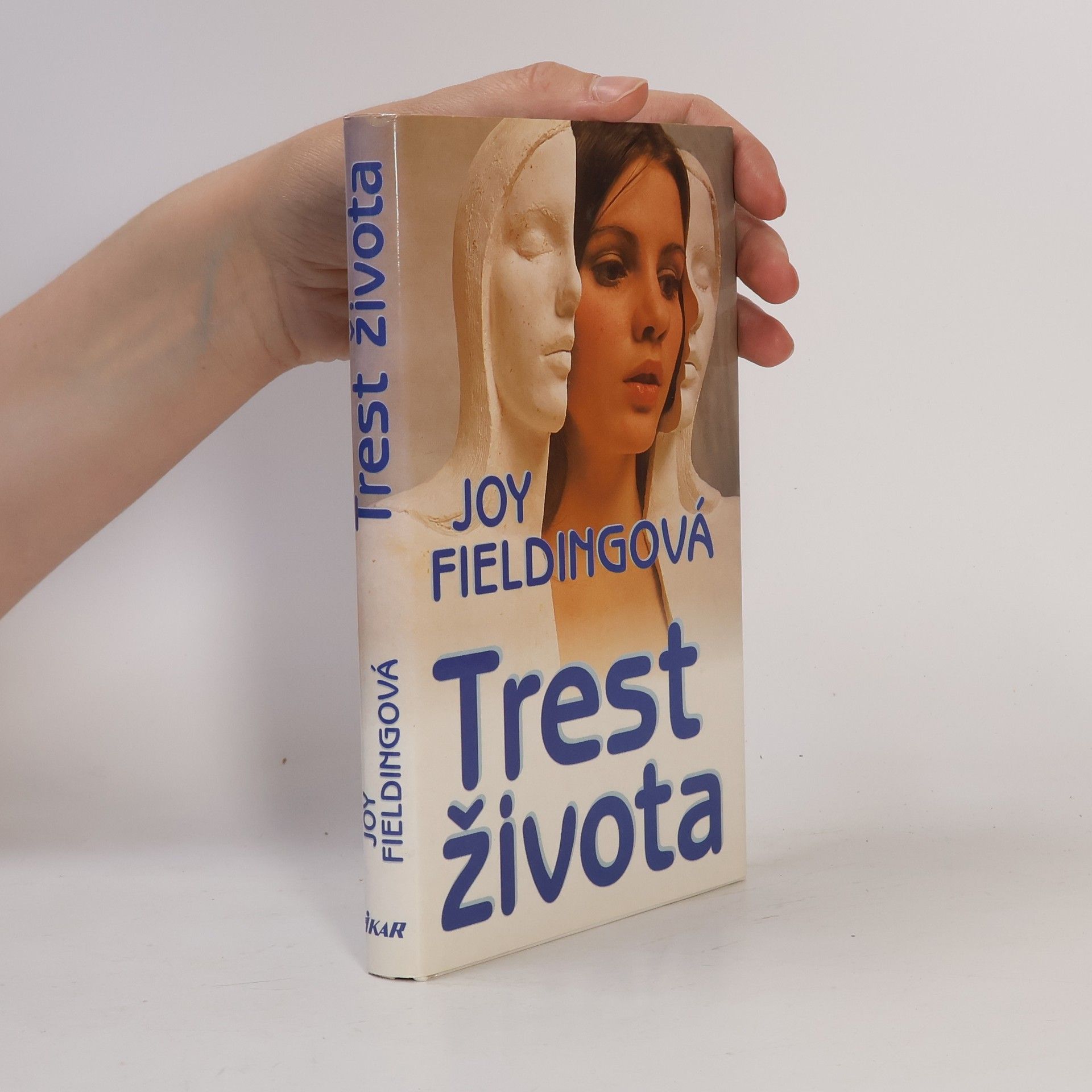 Joy Fielding Trest života