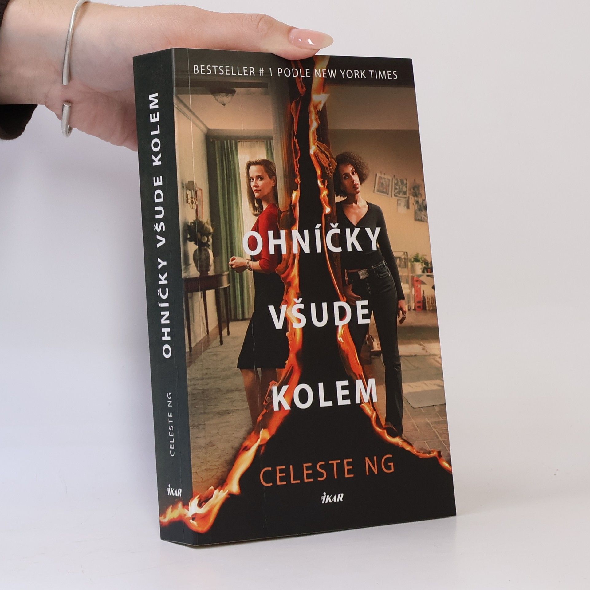 Celeste Ng Ohníčky všude kolem