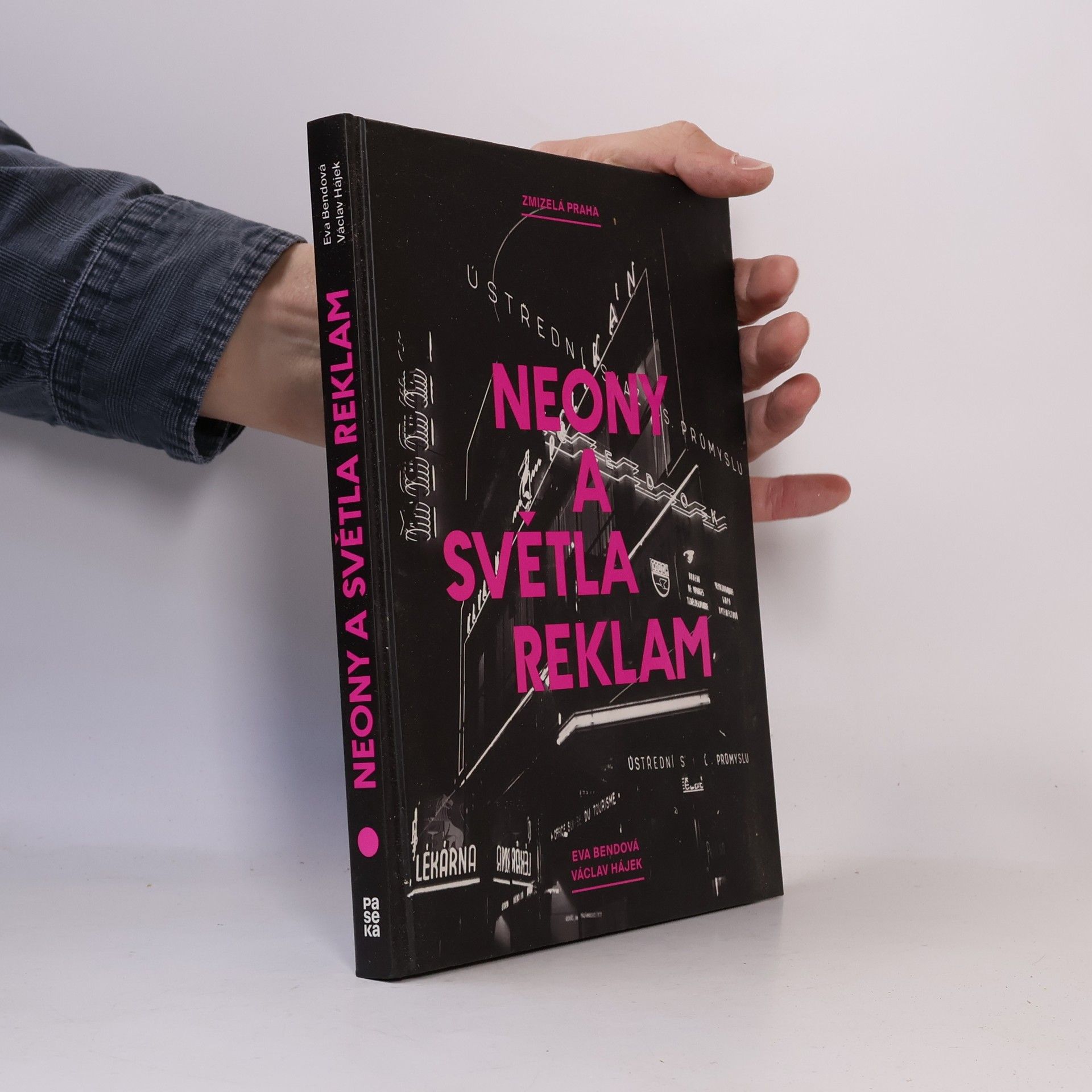 Eva Bendová Neony a světla reklam