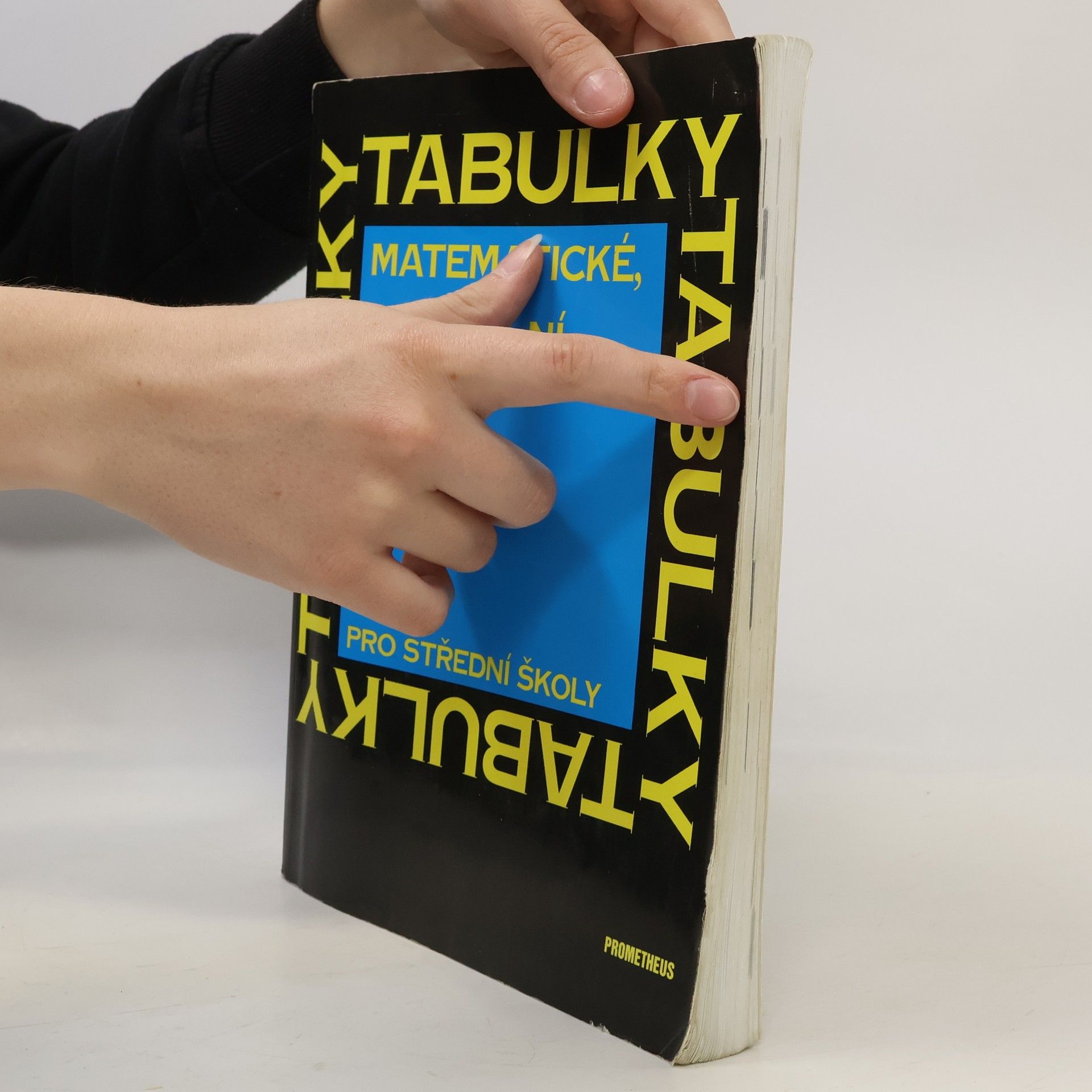 Jiří Mikulčák Matematické, fyzikální a chemické tabulky pro střední školy