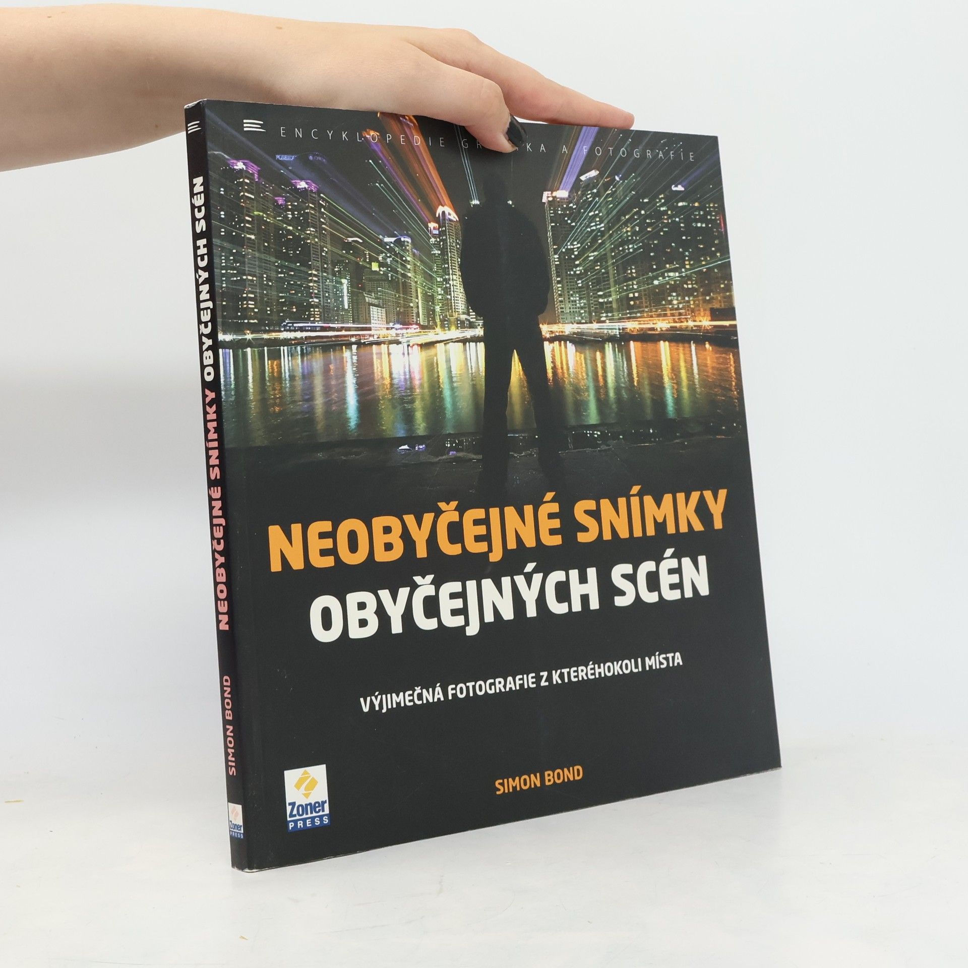 Simon Bond Neobyčejné snímky obyčejných scén