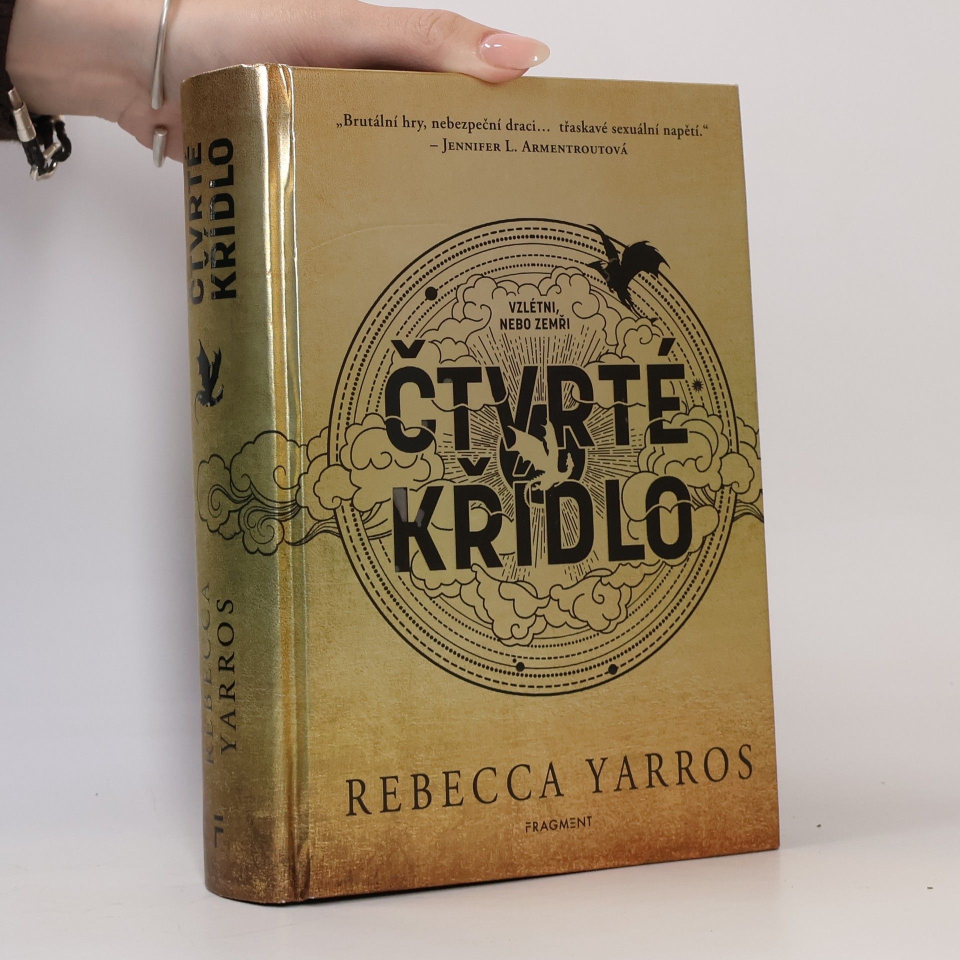Rebecca Yarros Čtvrté křídlo