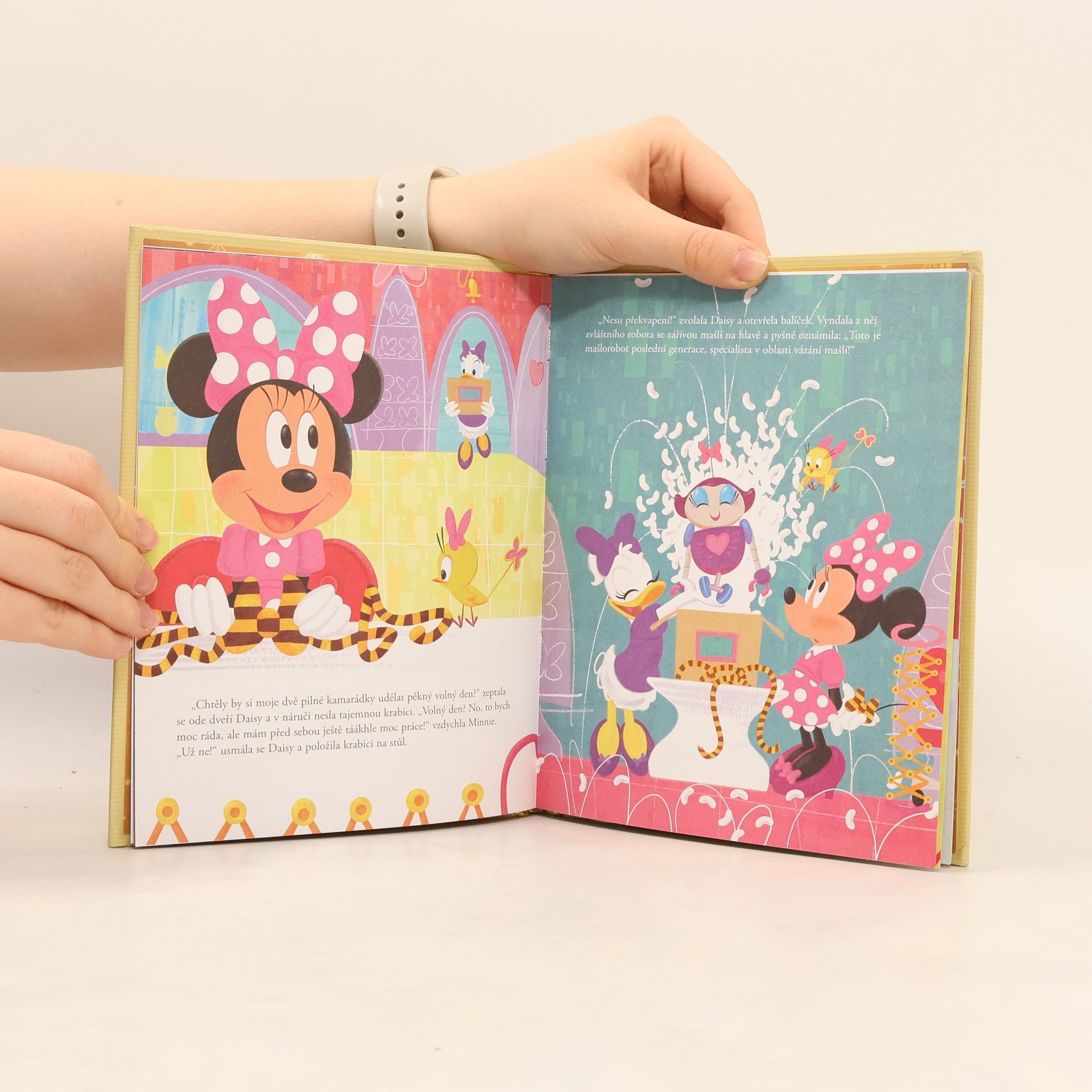 Kolektiv autorů Zlatá sbírka pohádek 22. Minnie Mouse a mašlorobot
