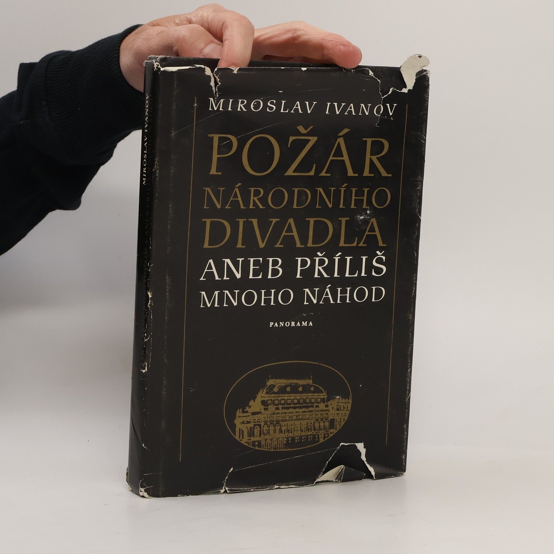 Miroslav Ivanov Požár Národního divadla aneb příliš mnoho náhod