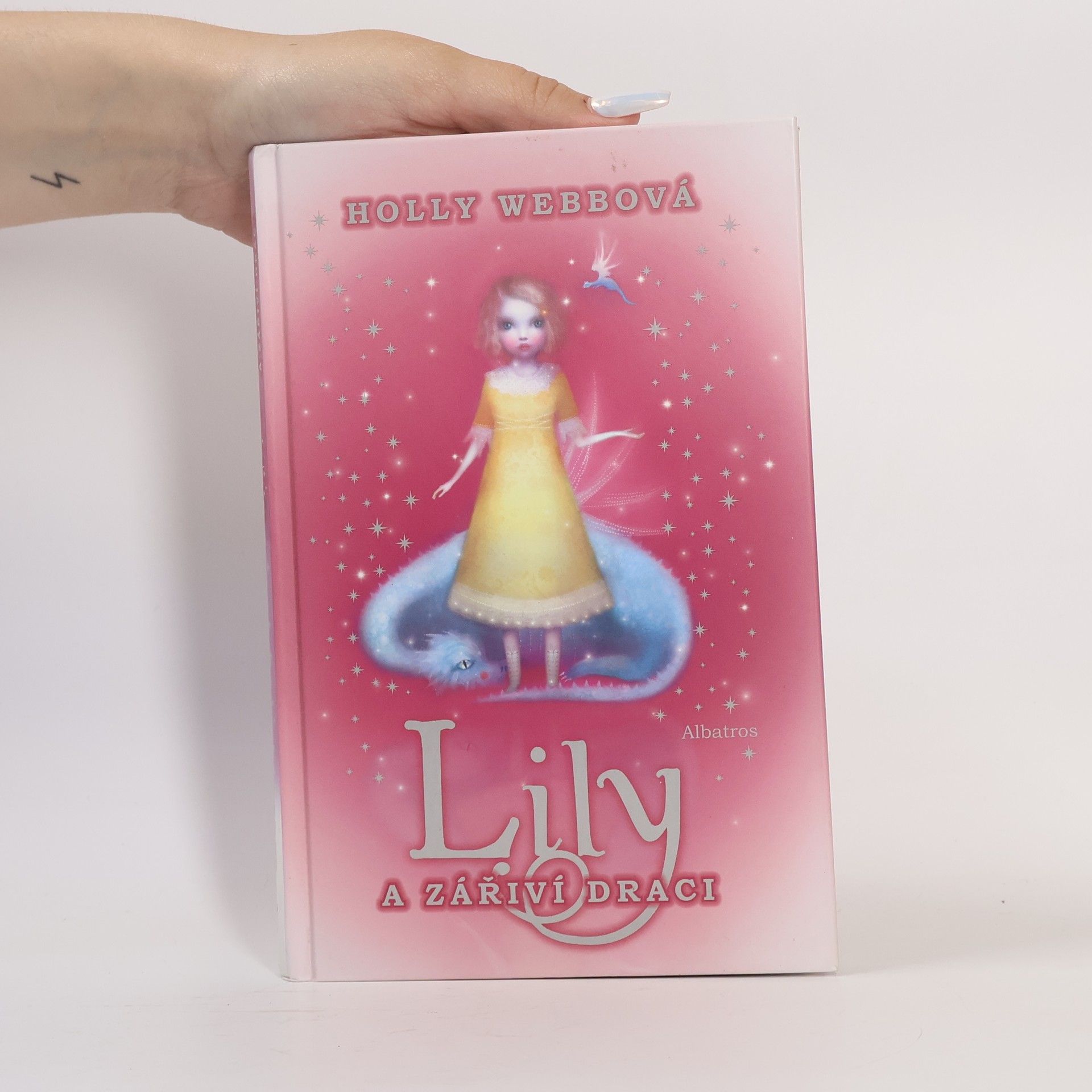 Holly Webb Lily a zářiví draci