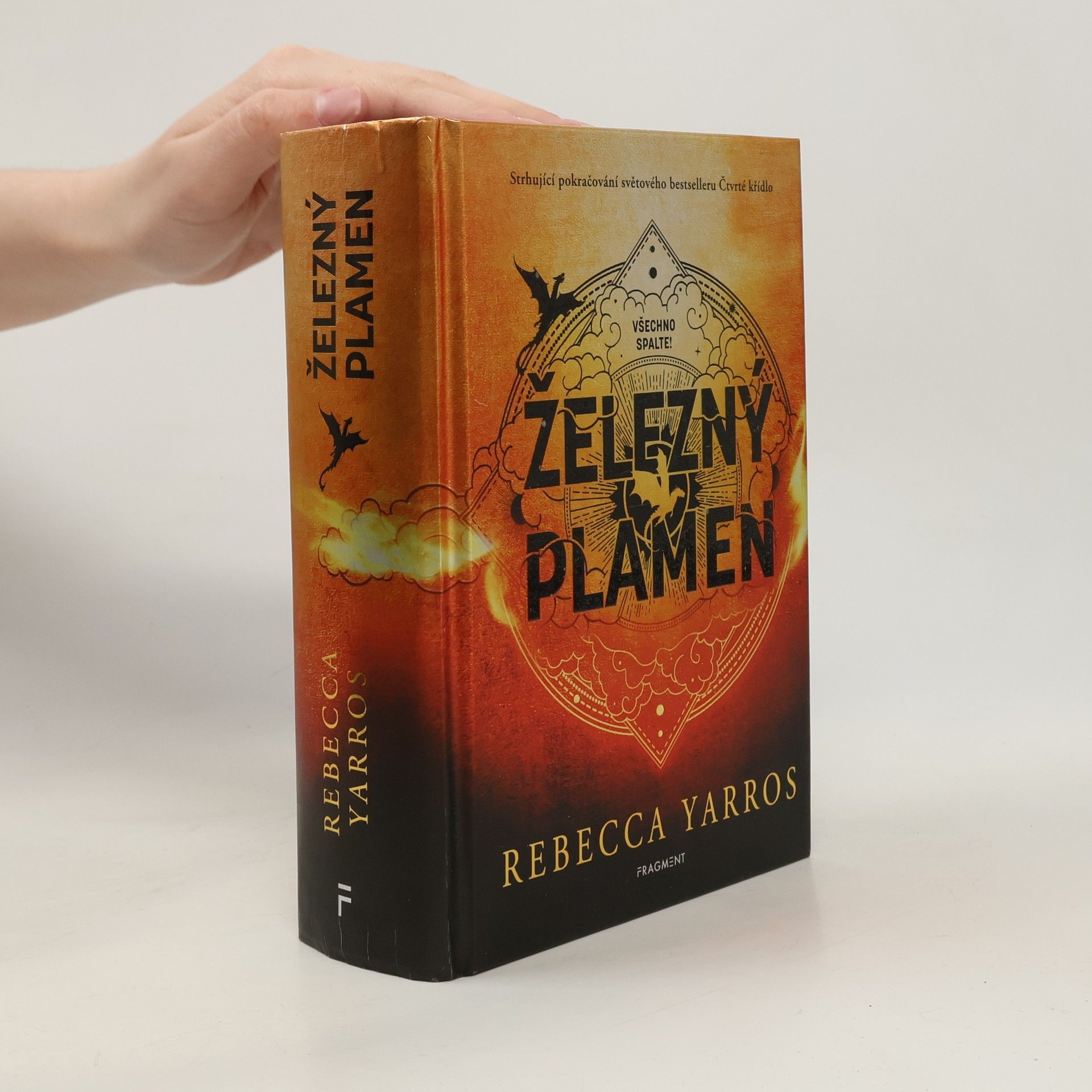 Rebecca Yarros Železný plamen