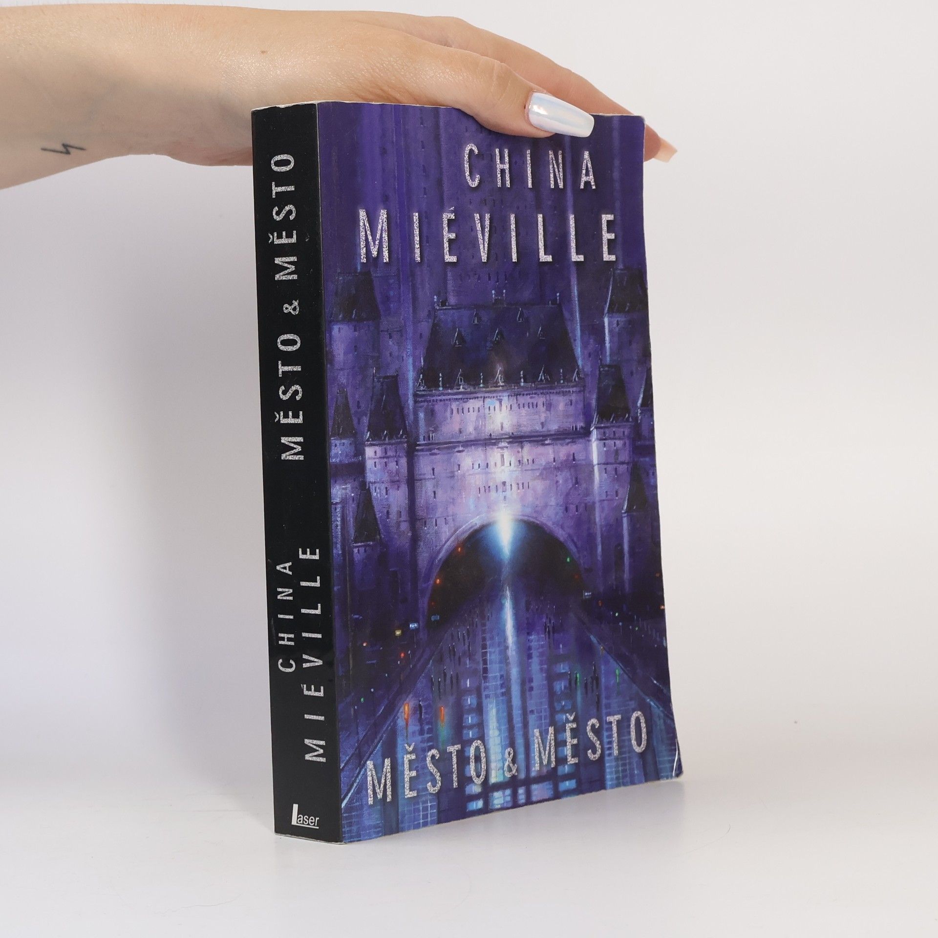 China Miéville Město & město