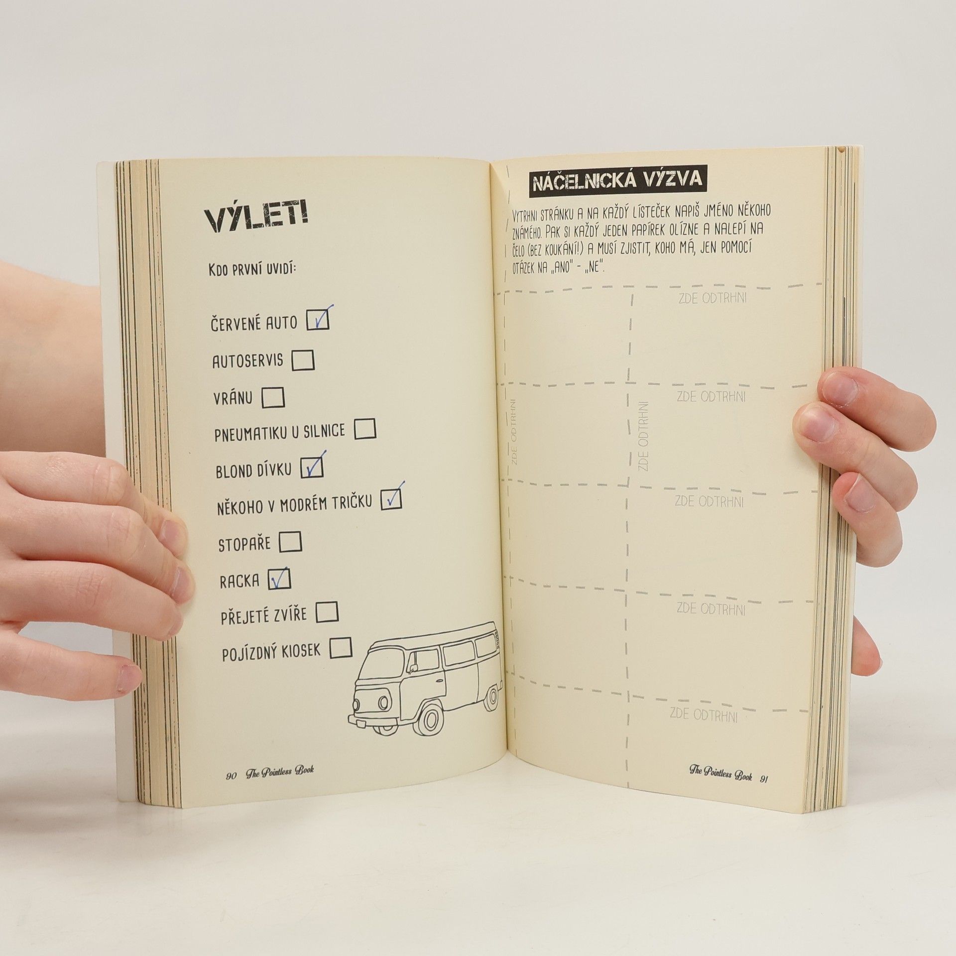 Alfie Deyes The pointless book. Alfie Deyes s ní začal, ty ji doděláš