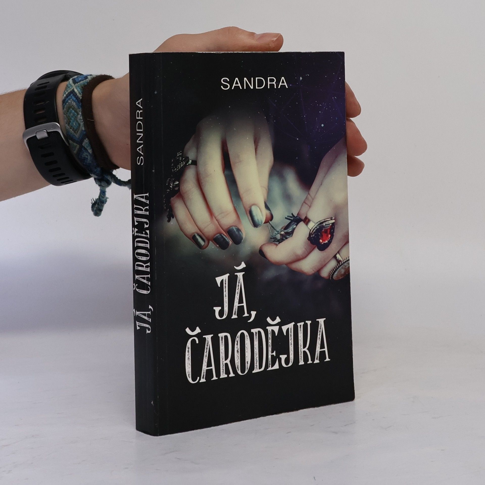 Sandra Já, čarodějka
