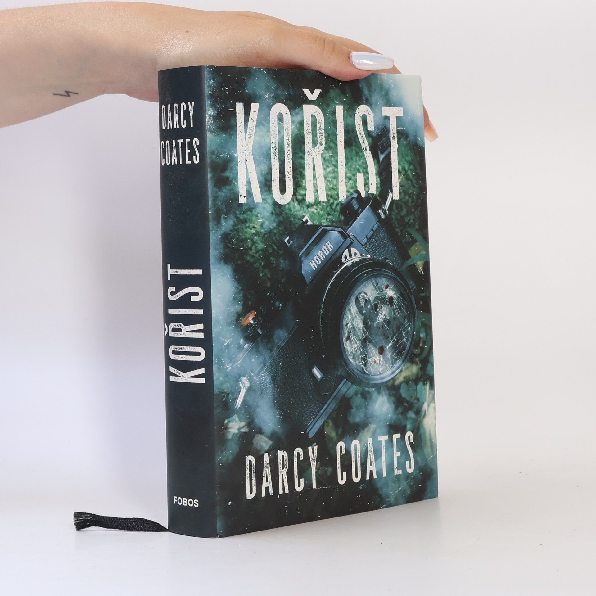 Darcy Coates Kořist