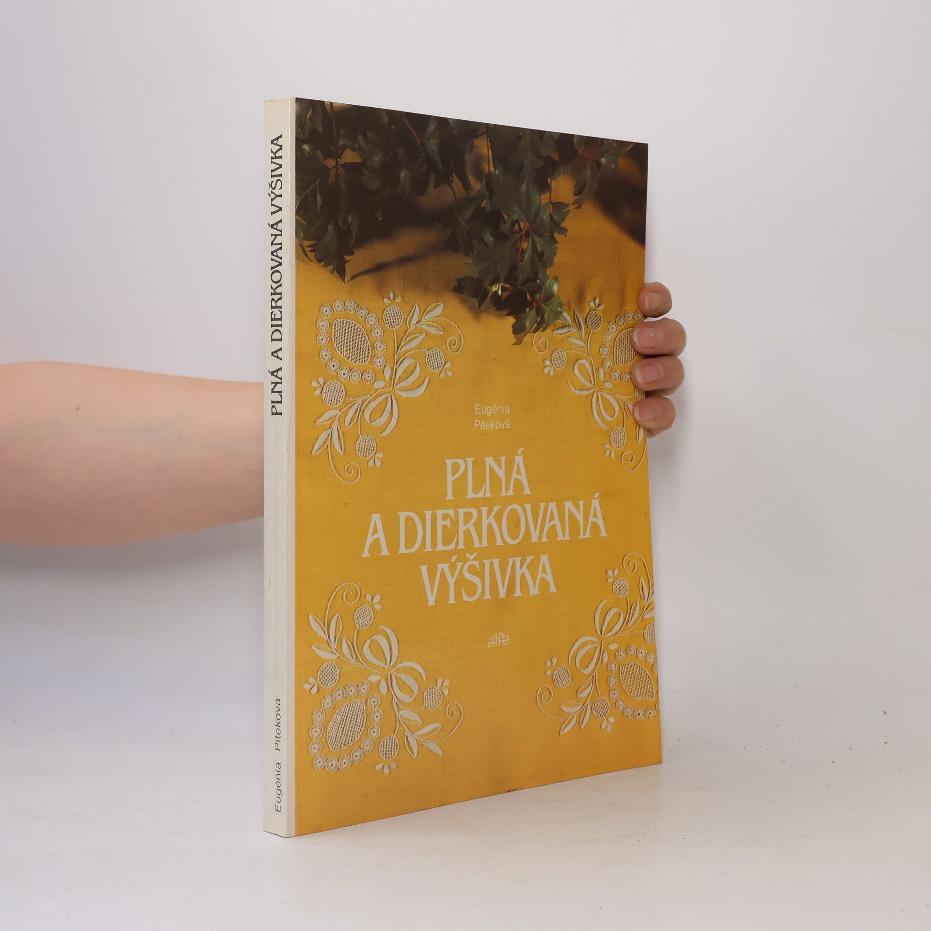 Eugenia Piteková Plná a dierkovaná výšivka