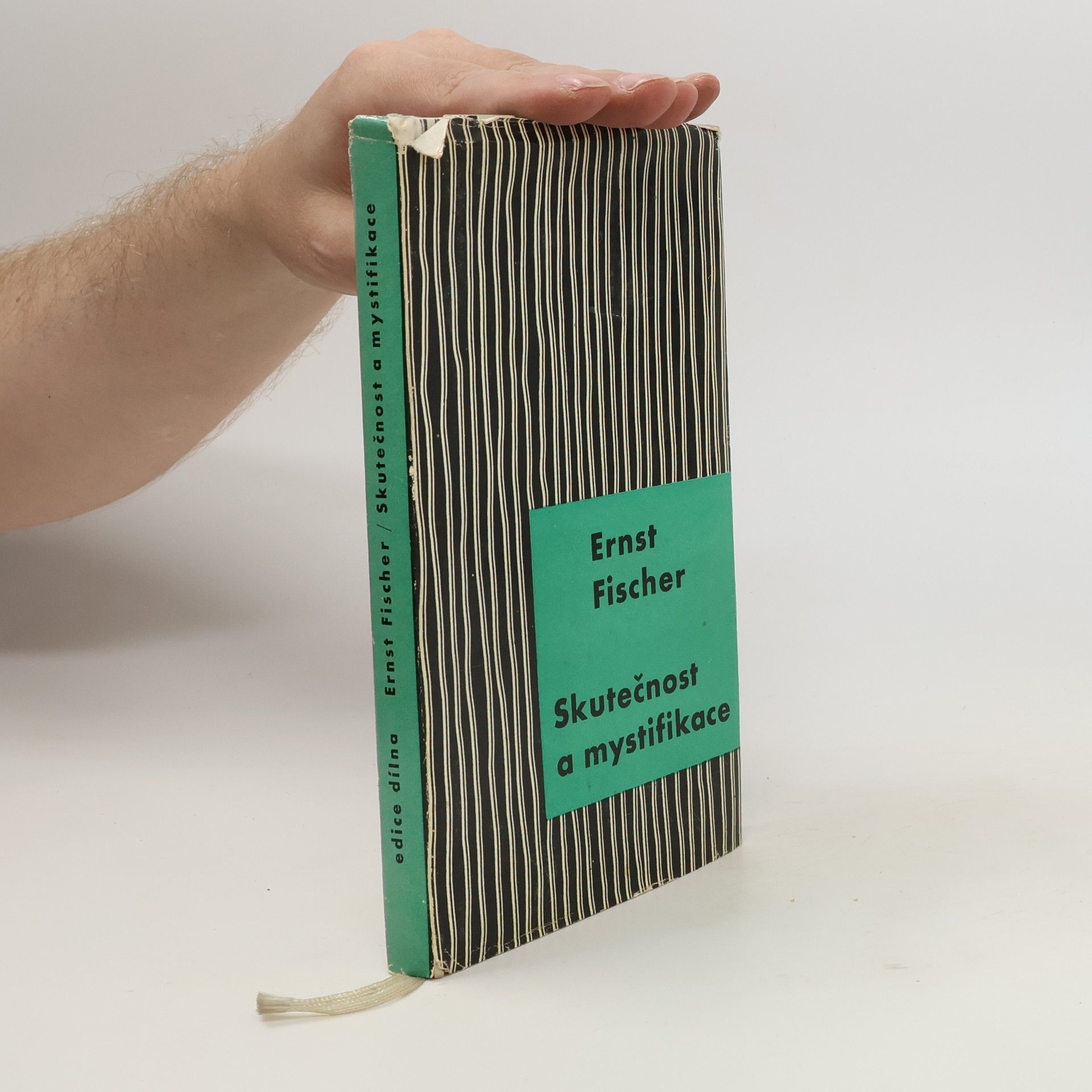 Skutečnost a mystifikace – K několika problémům moderní literatury