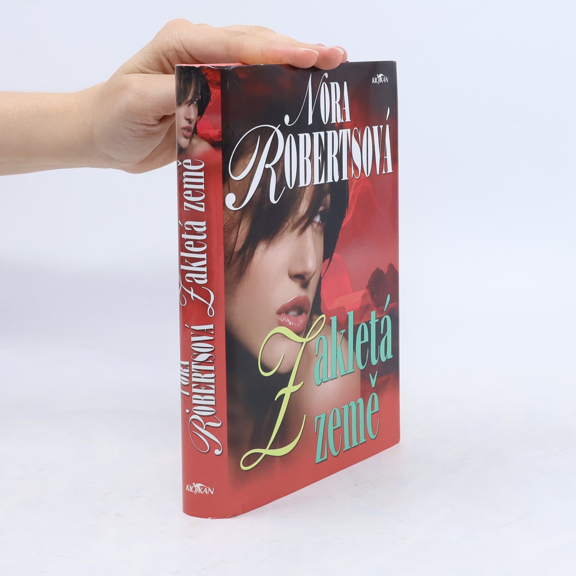 Nora Roberts Zakletá země