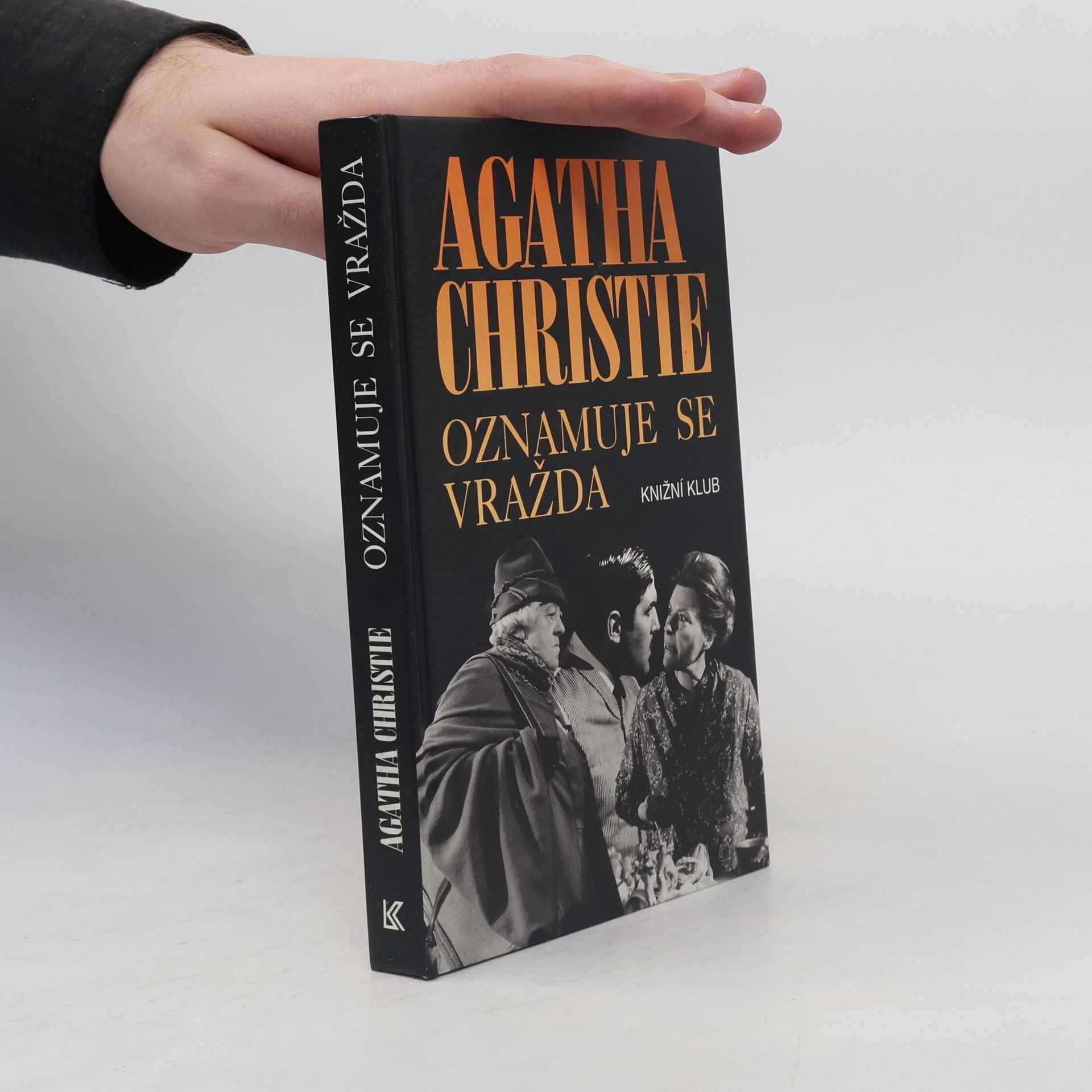 Agatha Christie Oznamuje se vražda