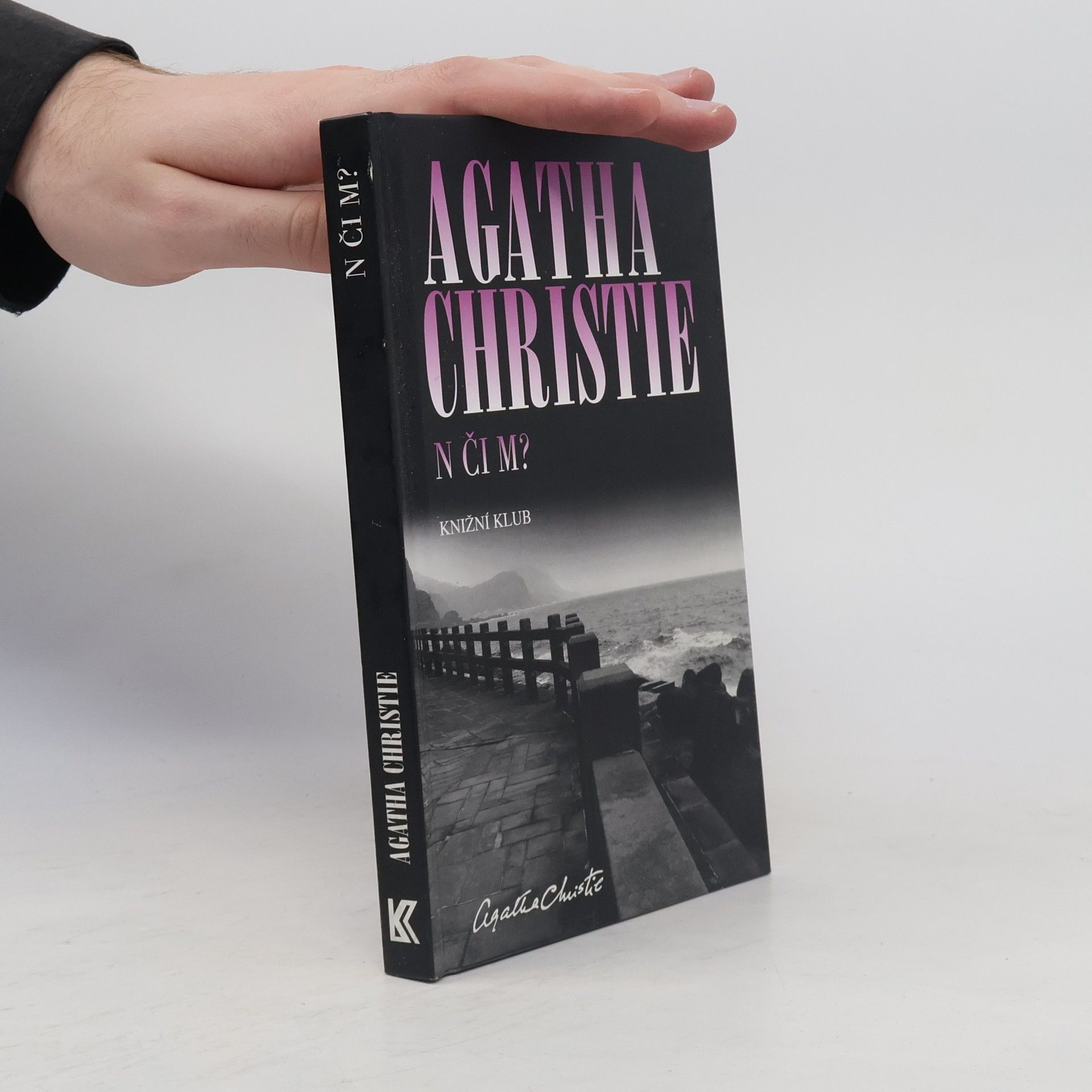 Agatha Christie N či M?