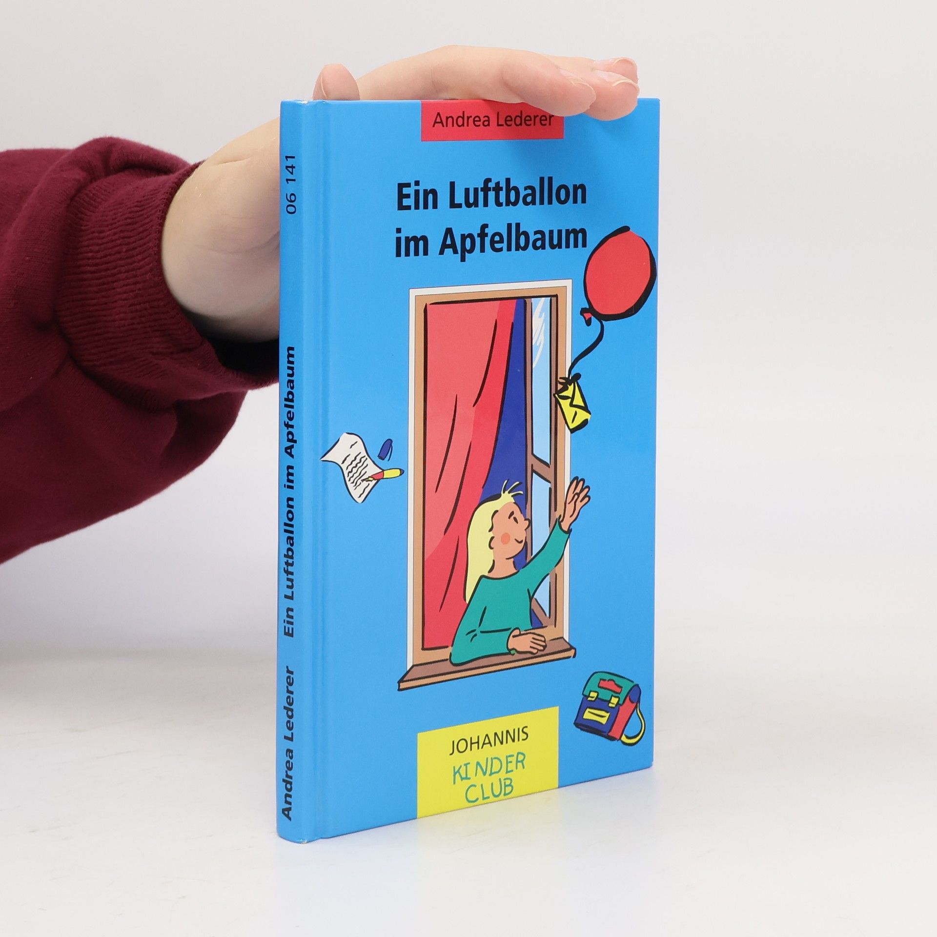 Andrea Lederer Ein Luftballon im Apfelbaum