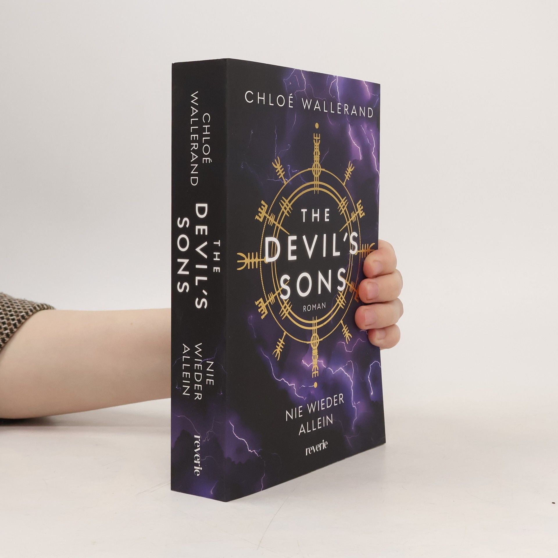 Chloé Wallerand The Devil's Sons 4