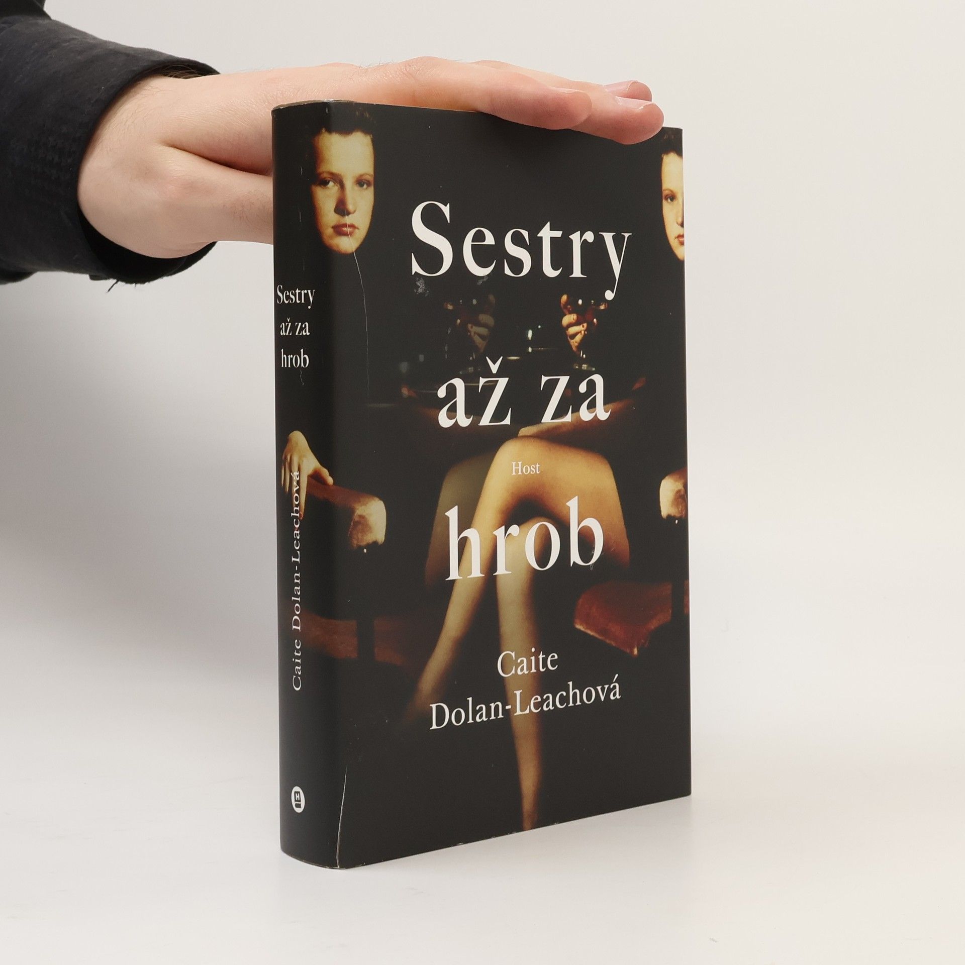Caite Dolan-Leach Sestry až za hrob