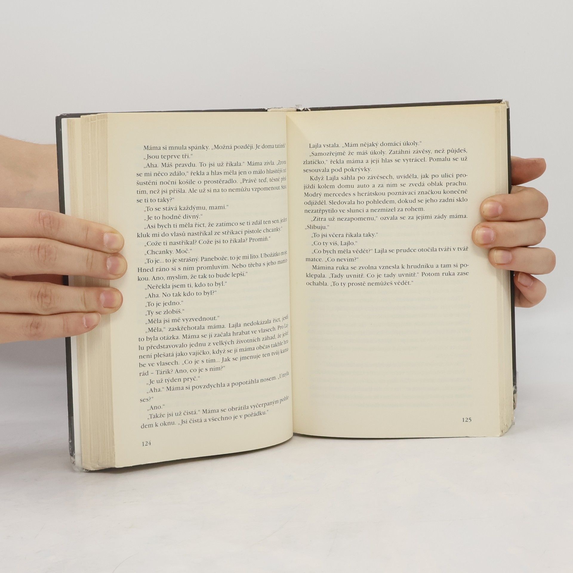 Khaled Hosseini Tisíce planoucích sluncí