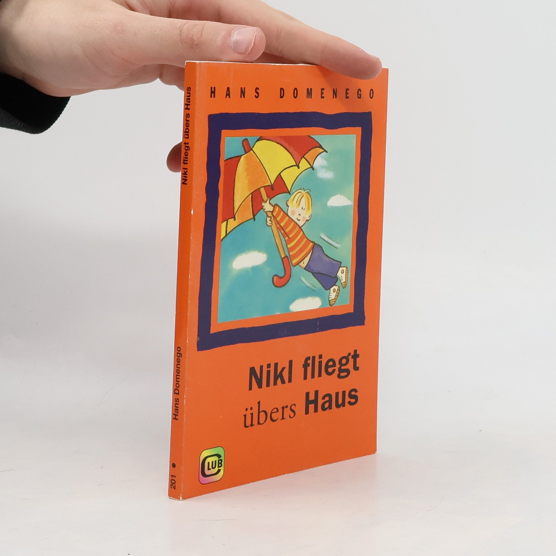 Hans Domenego Nikl fliegt übers Haus