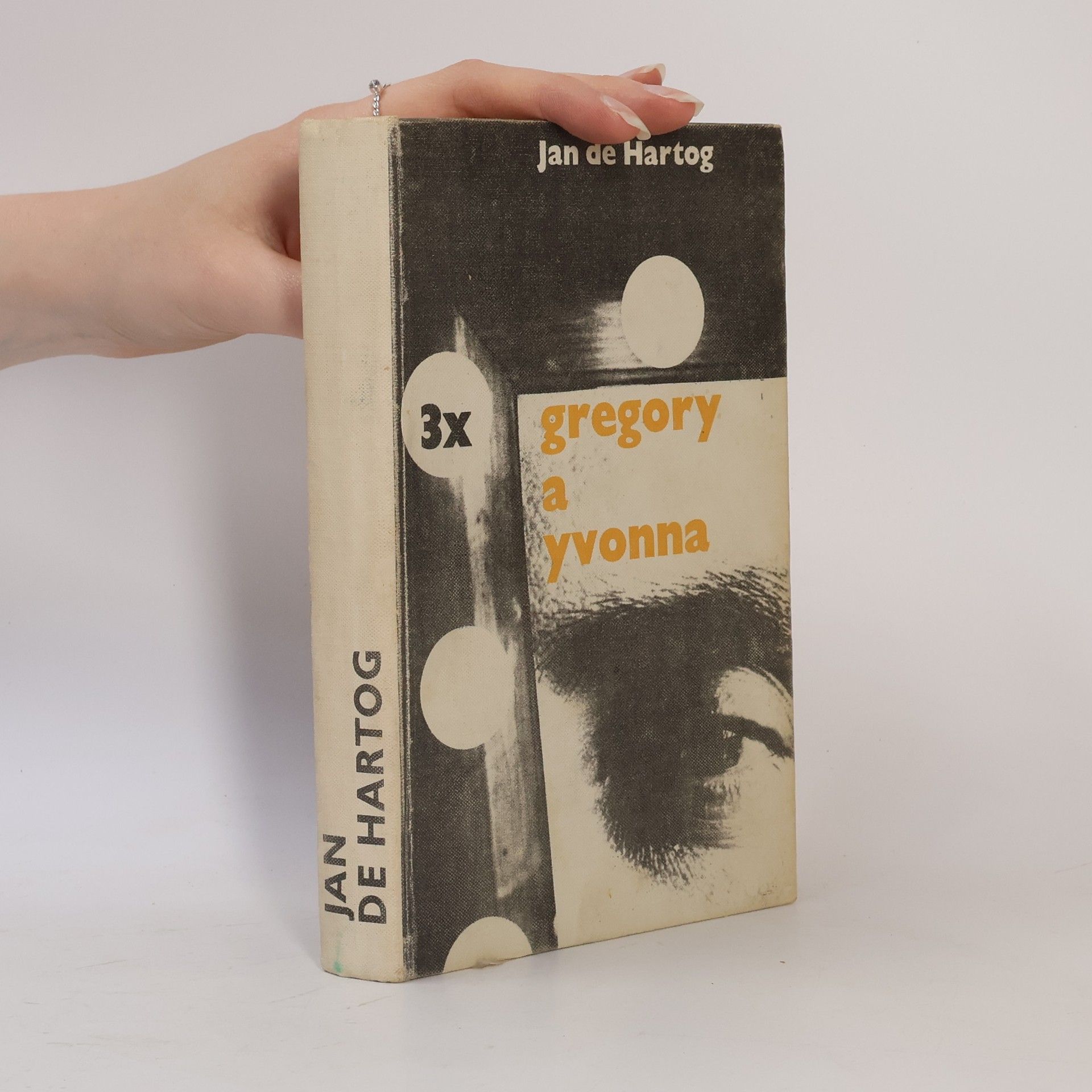 Třikrát Gregory a Yvonna