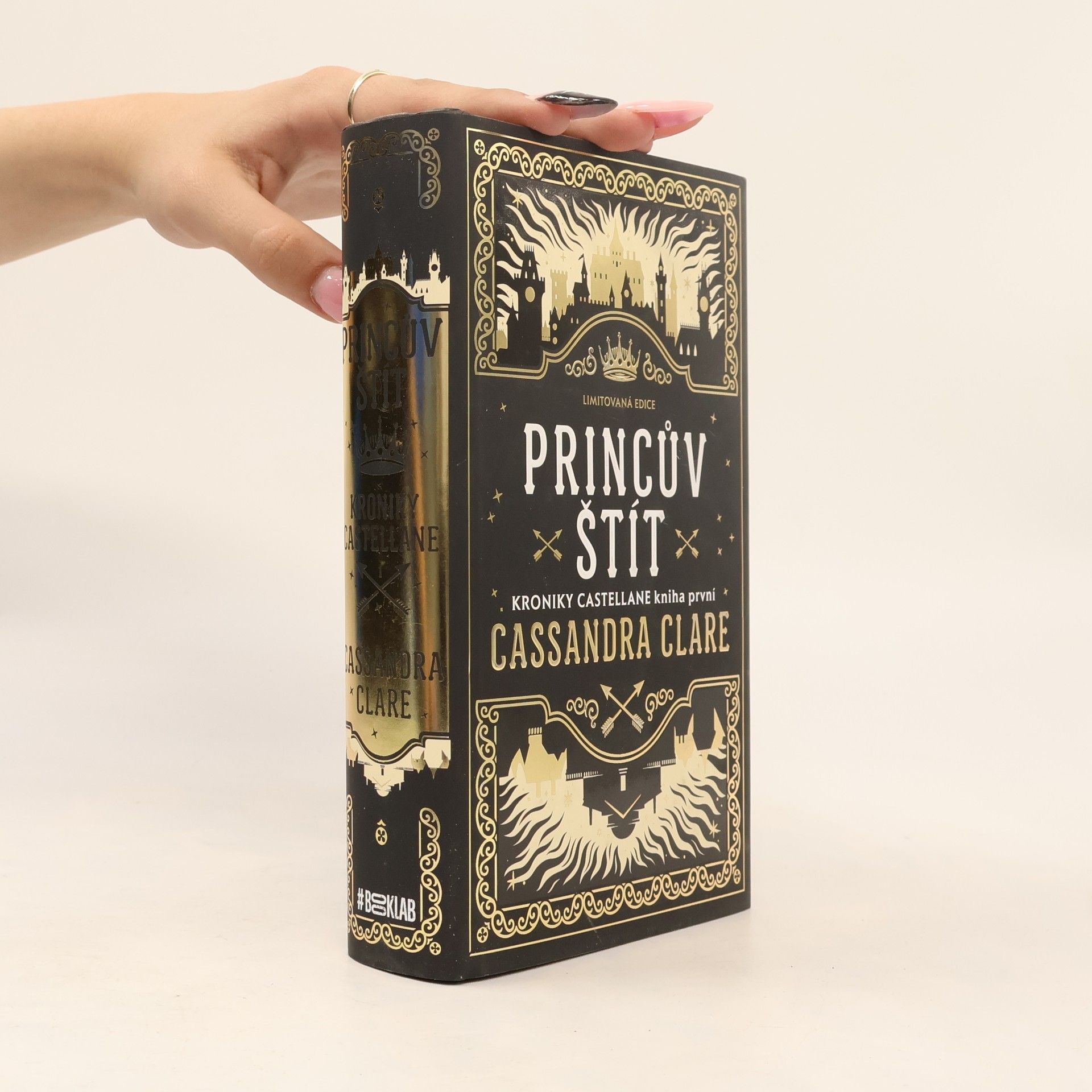 Cassandra Clare Princův štít (limitovaná edice)